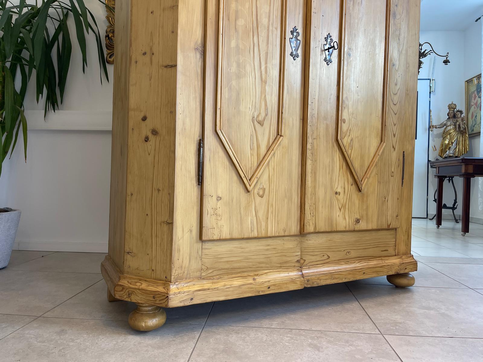 c6440d11-62f4-4bbf-bfca-f2f9444dc865 Bauernschrank Barockschrank Barock Hallenschrank Kasten A4976