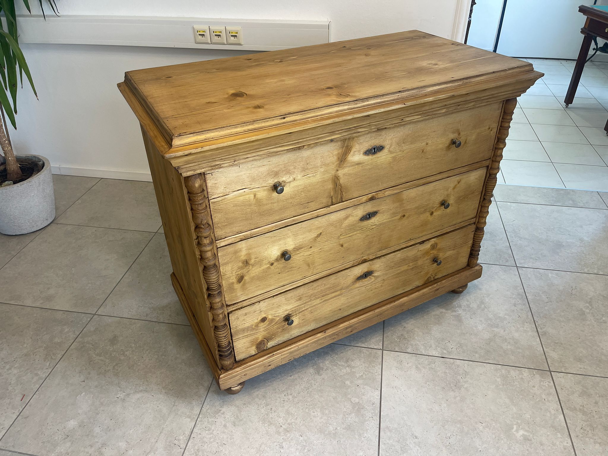 f6624013-97a2-4a96-9d0f-98f91ca9ba5d Restaurierte Biedermeier Kommode 3 Ladenkommode A4858