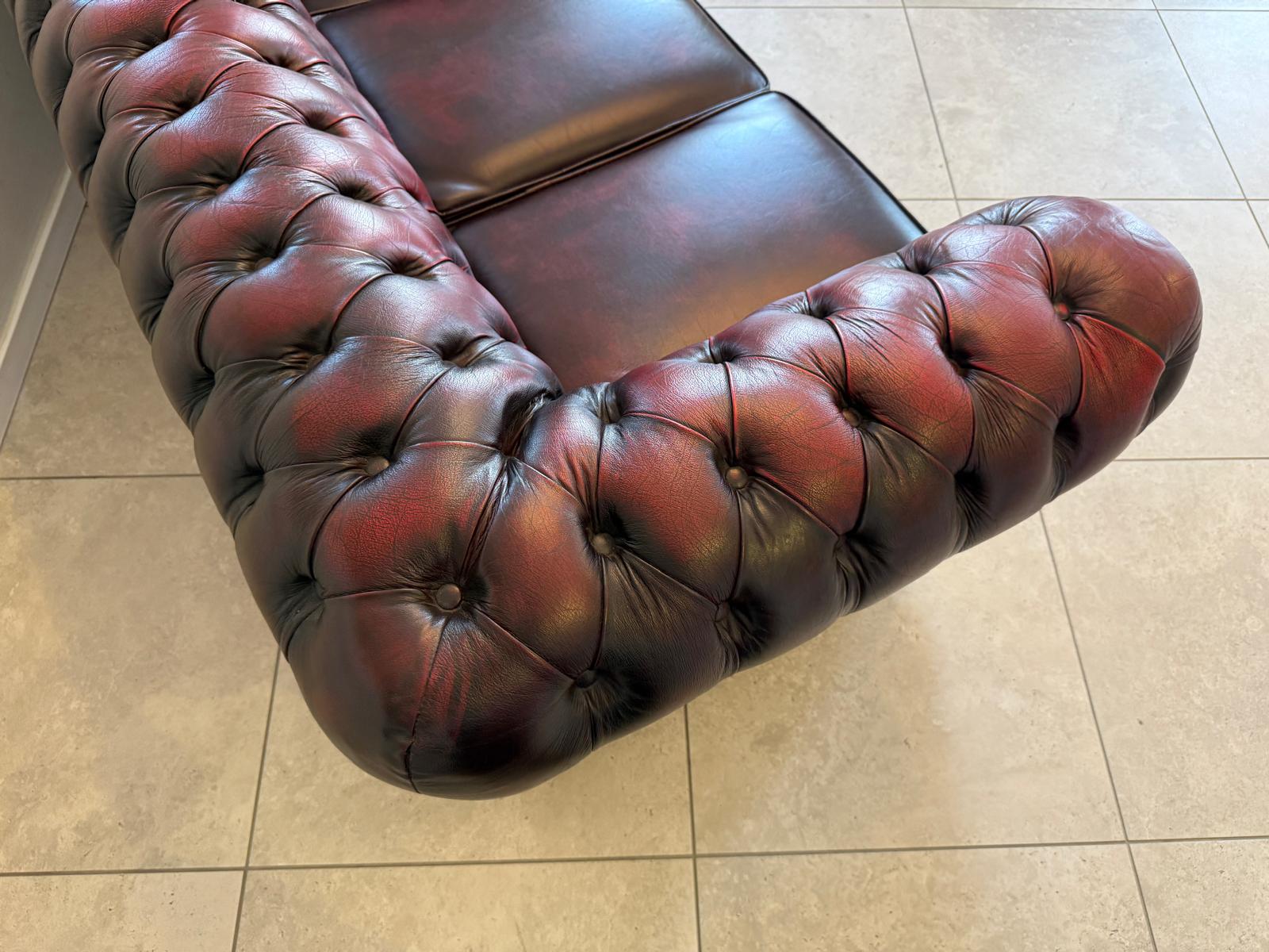 Chesterfield 3er Clubsofa Diwan Couch Oxblood Kultmöbel G1948
