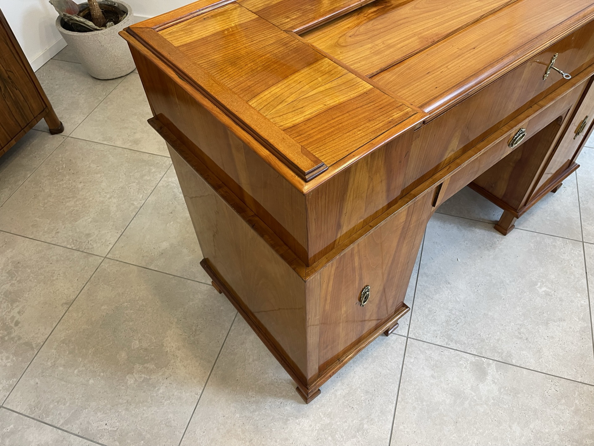 Barock-Biedermeier_08gnjMJYKQSZsyM restaurierter Biedermeier Rolladensekretär i2247
