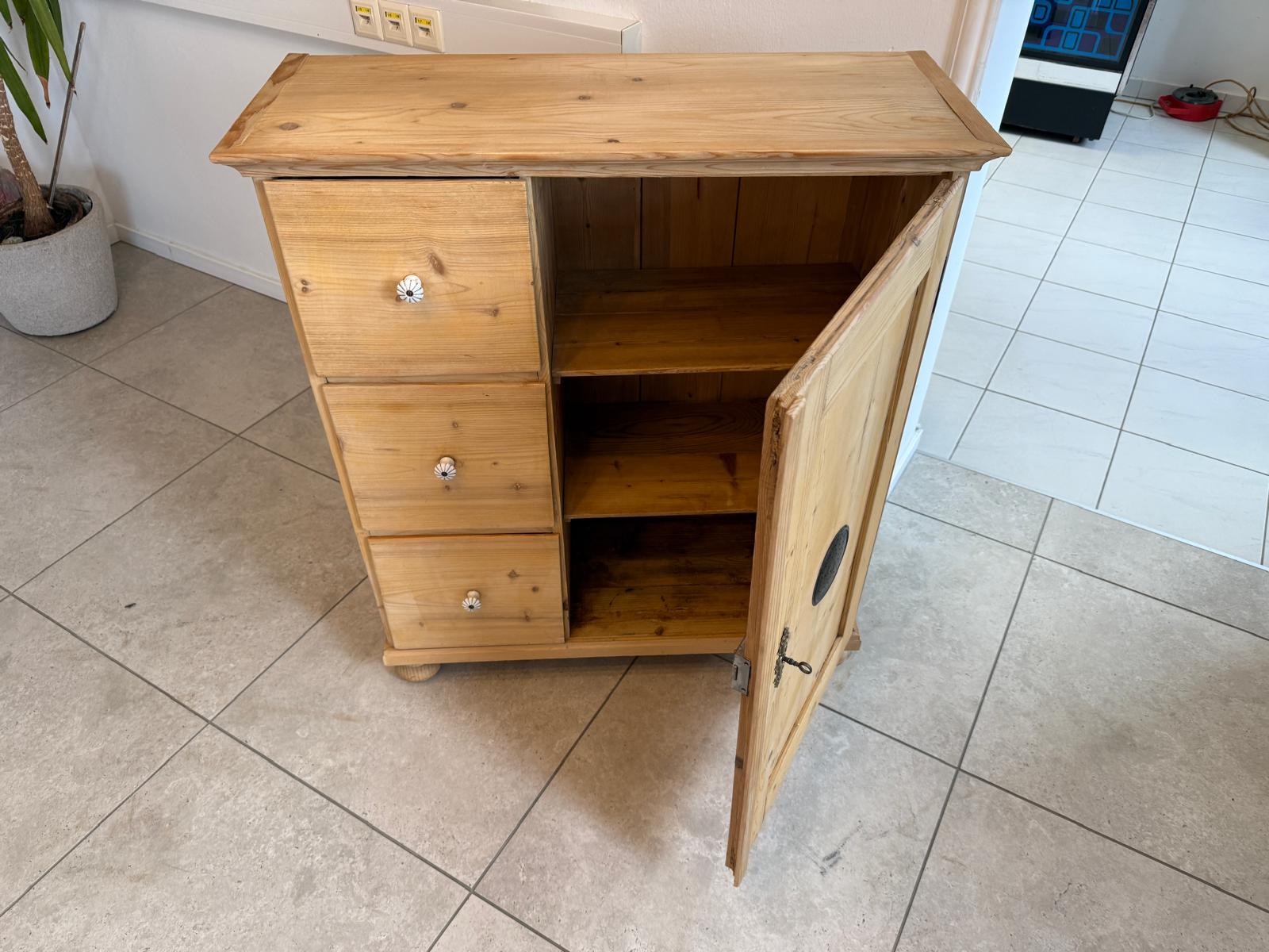 Bäuerlicher uriger Brotschrank Almerschrank Speiskasten Bauernkasten Antik D1202