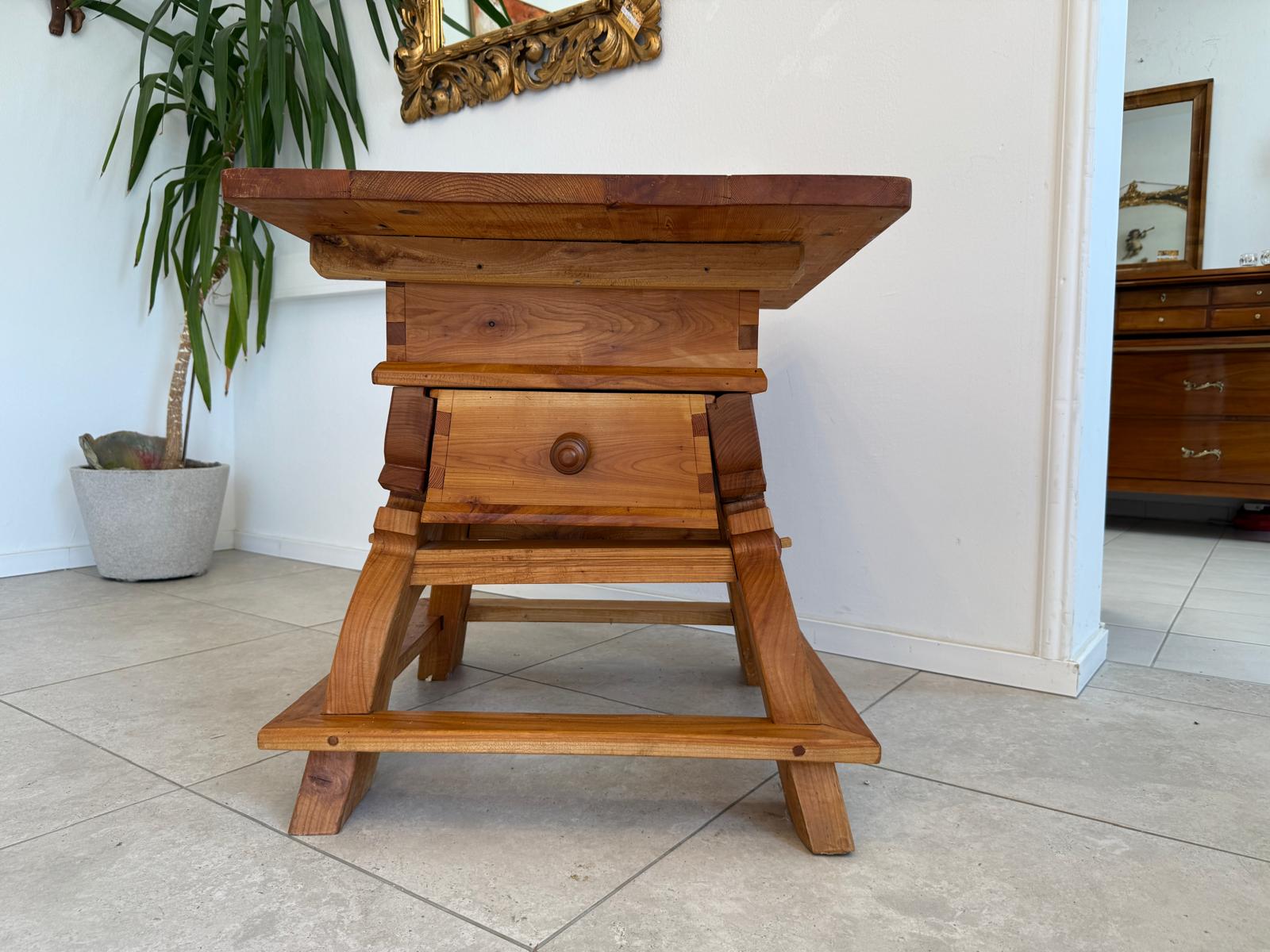Uriger Jogltisch Bauerntisch Naturholz Hüttentisch Naturholztisch G1763