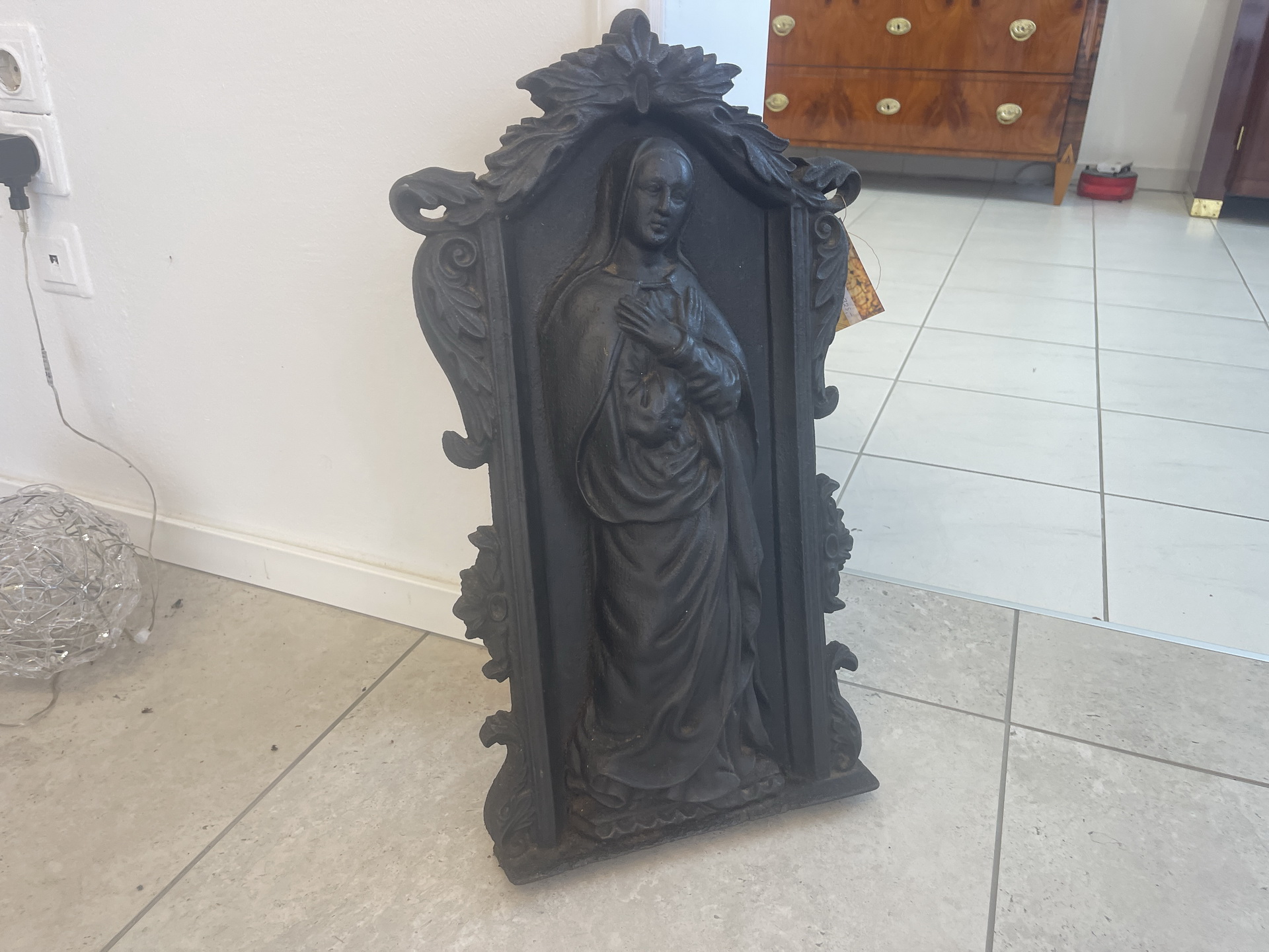 bauernschrank-Kredenz_48 Madonna Marterl aus Gusseisen B1791