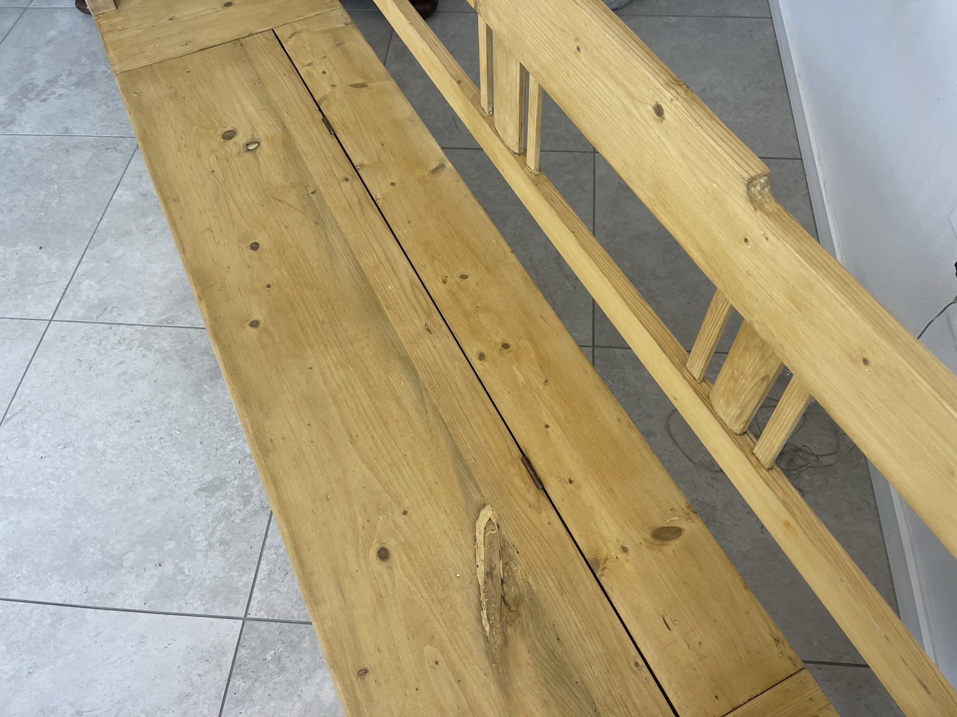 IMG_26406ReFMLNDauEqt Provinzielle alte Truhenbank Küchenbank aus Holz mit Stauraum - B1729