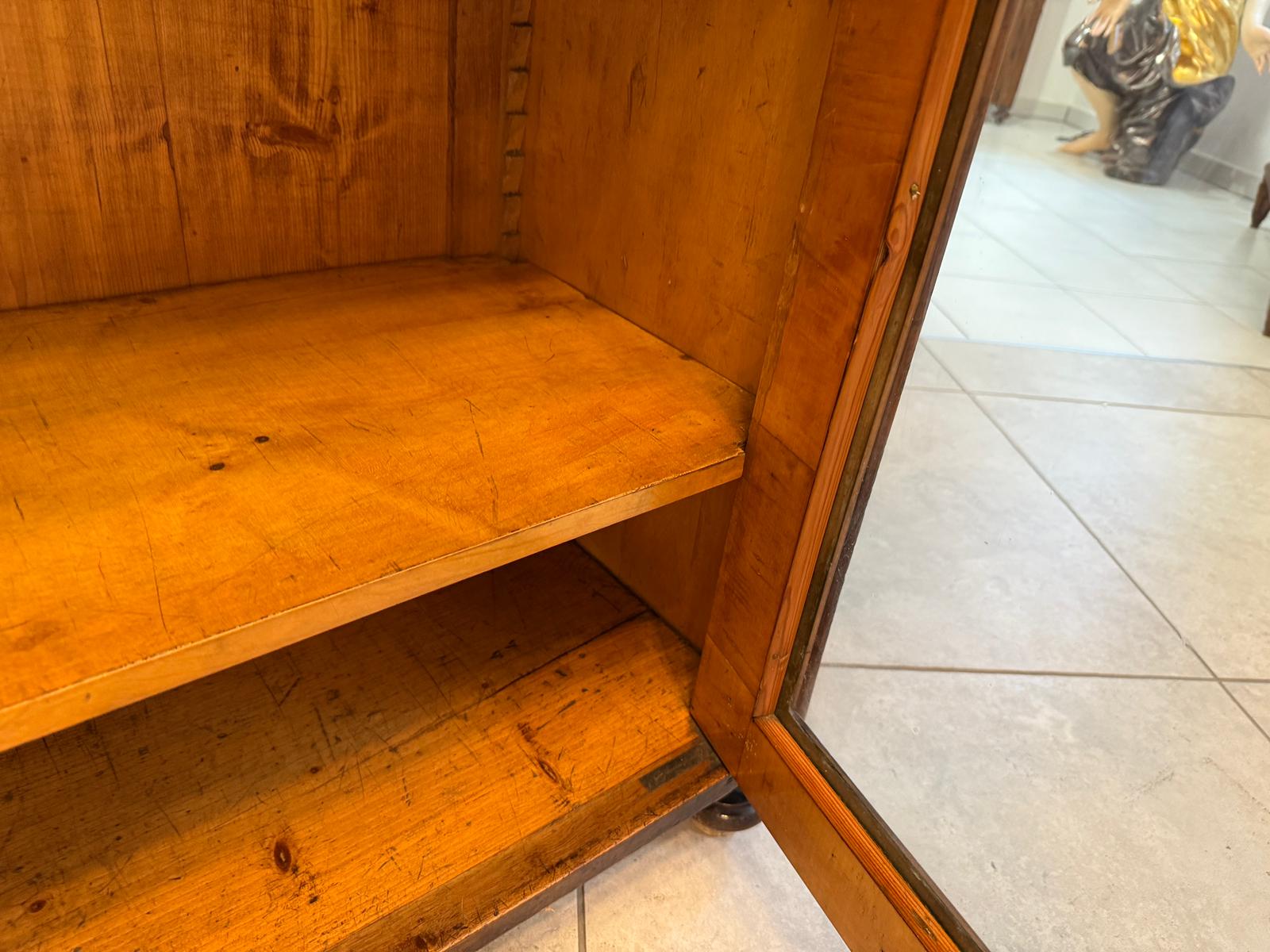 Biedermeier Vitrinenschrank Glasschrank Nussholz Kleiderschrank G2228