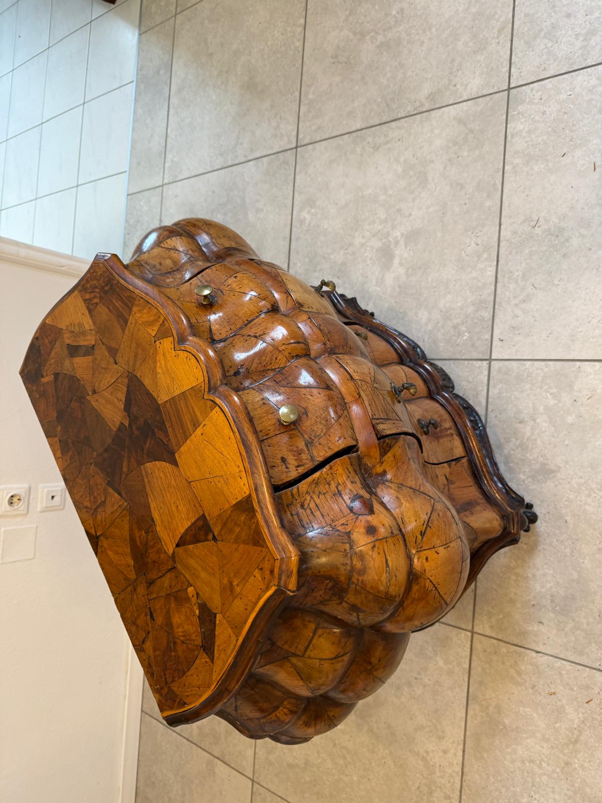 Prächtige geschweifte Barockstil Kommode Authentikum D1035