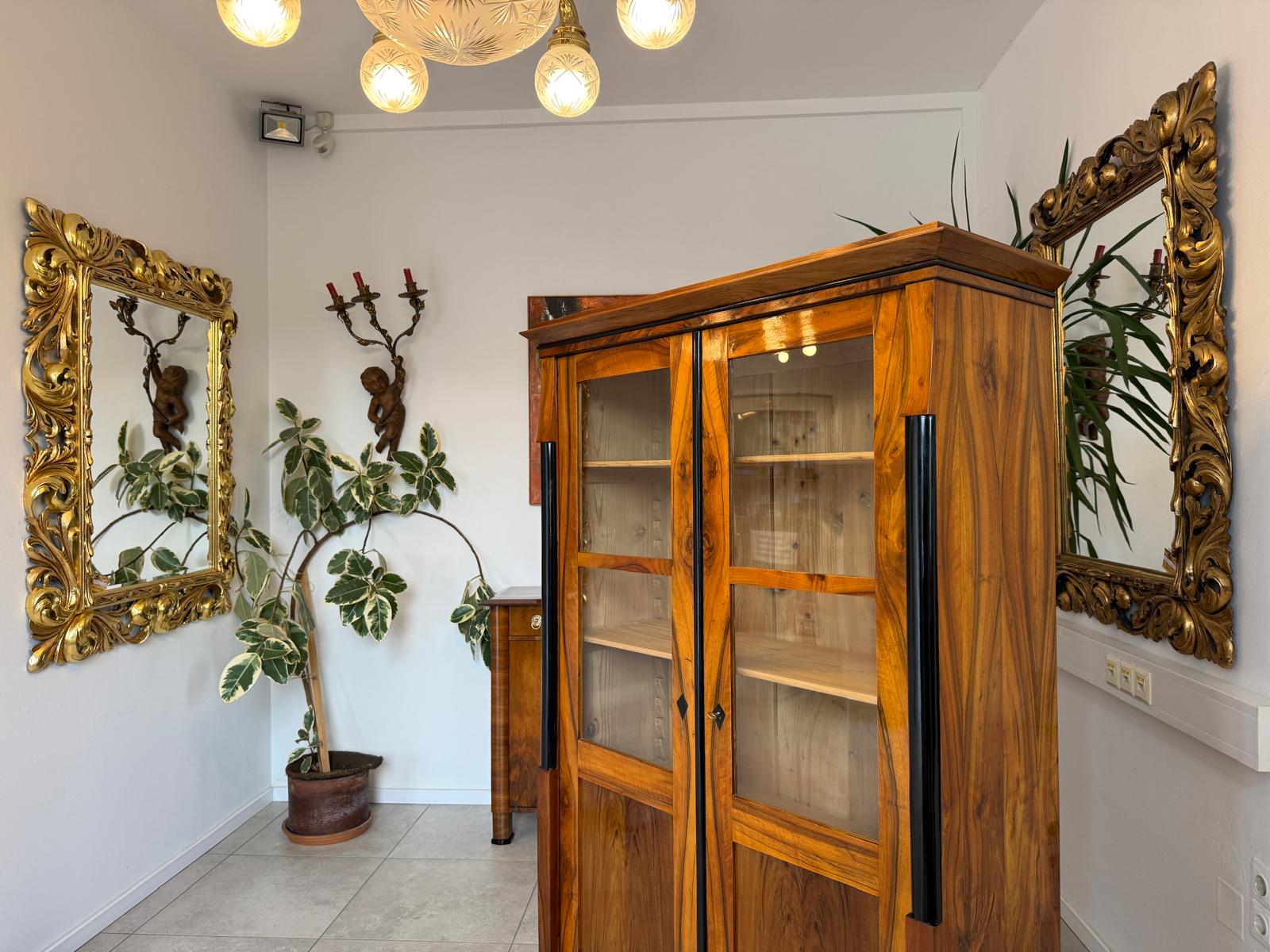 Biedermeier Vitrine Bücherschrank Restauriert Nussbaum Antiquität SALE D2293