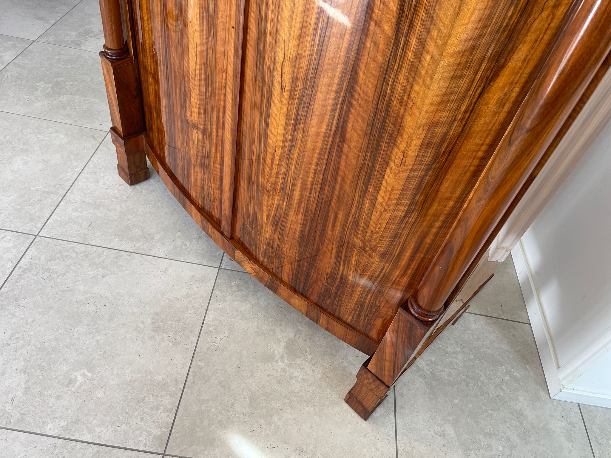 SALE Traum Empire Schrank Säulenschrank Restauriert Antiquität Marketiert G1378