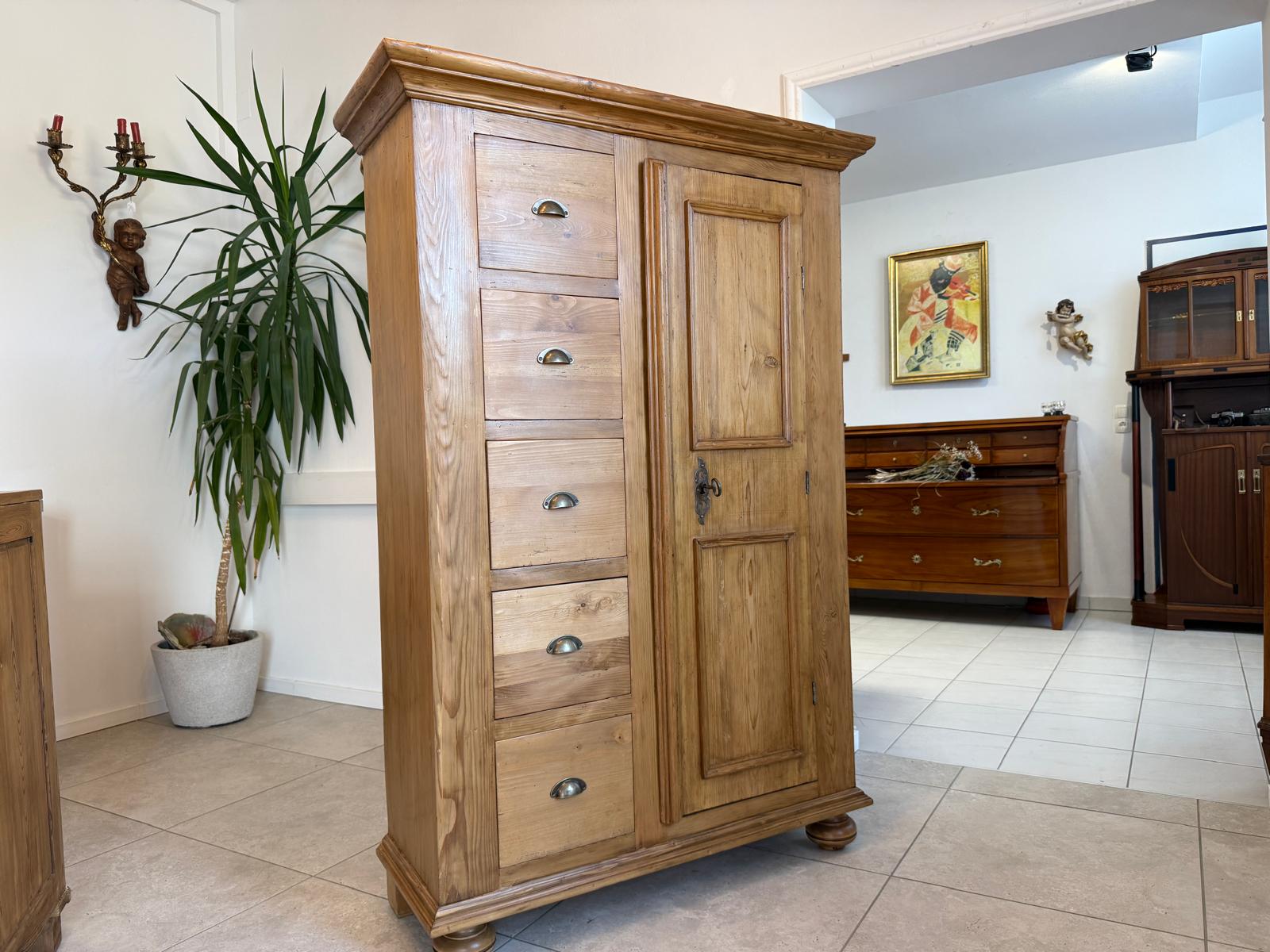 Bäuerlicher uriger Brotschrank Almerschrank Speiskasten Bauernkasten G2009