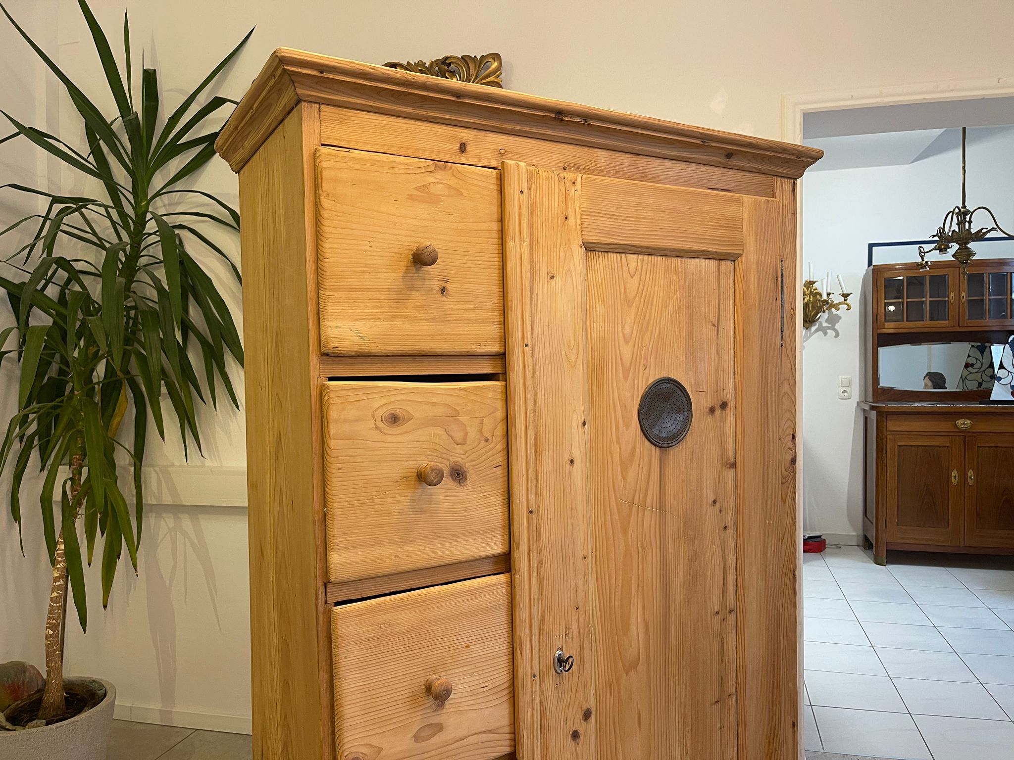 bc4d0505-528c-4c7c-a899-3737776c80dd Brotschrank Almerschrank Speiskasten Bauernkasten A5122