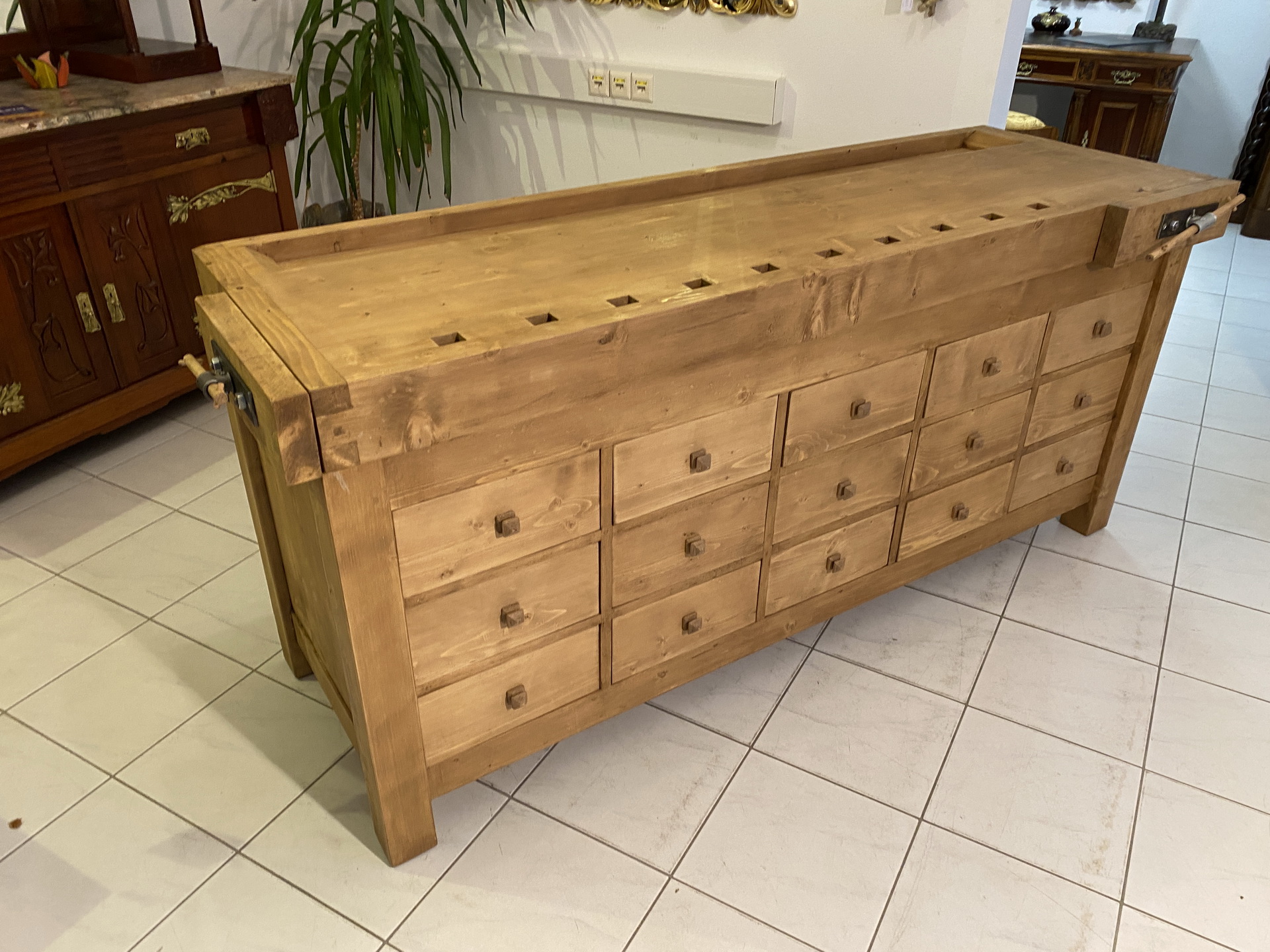 IMG_2158teAu6dKFzCitF schwere urige Hobelbank,Werkbank Ladentisch A2194