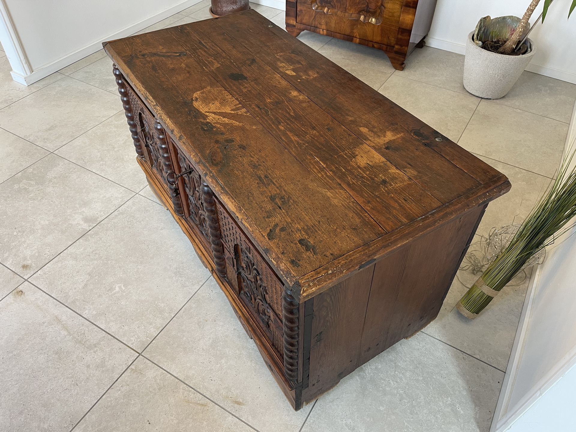 Barock-Biedermeier-133 Originale Barock Truhe Beschnitzt Naturholz A4190
