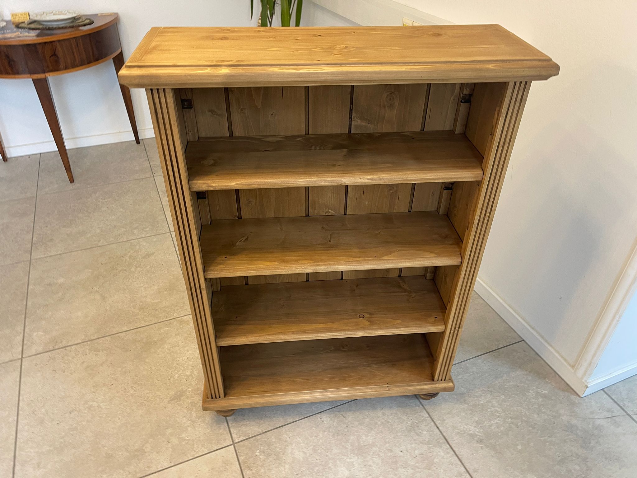 c1fd82fe-e7b2-4890-aff1-7031ded5b52d Bäuerliches Regal Kommode Kasterl mit verstellbaren Tablaren A5059