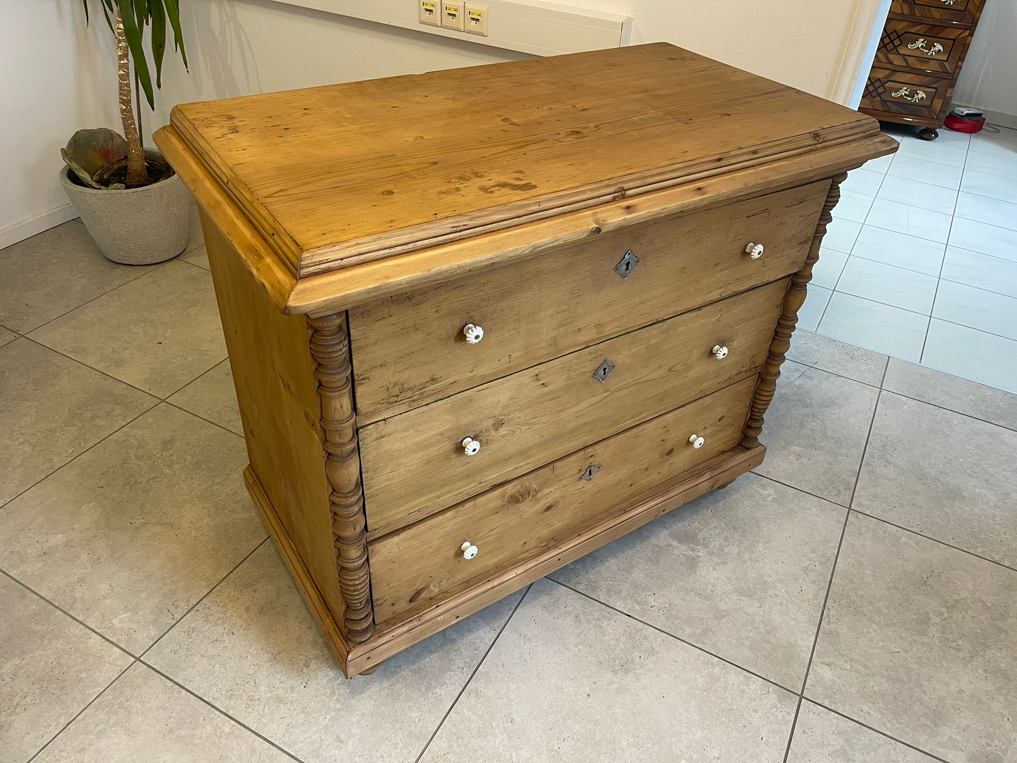 c9846b03-73f0-4e66-9276-5d4c8ee70df4 Restaurierte Biedermeier Kommode 3 Ladenkommode A5058