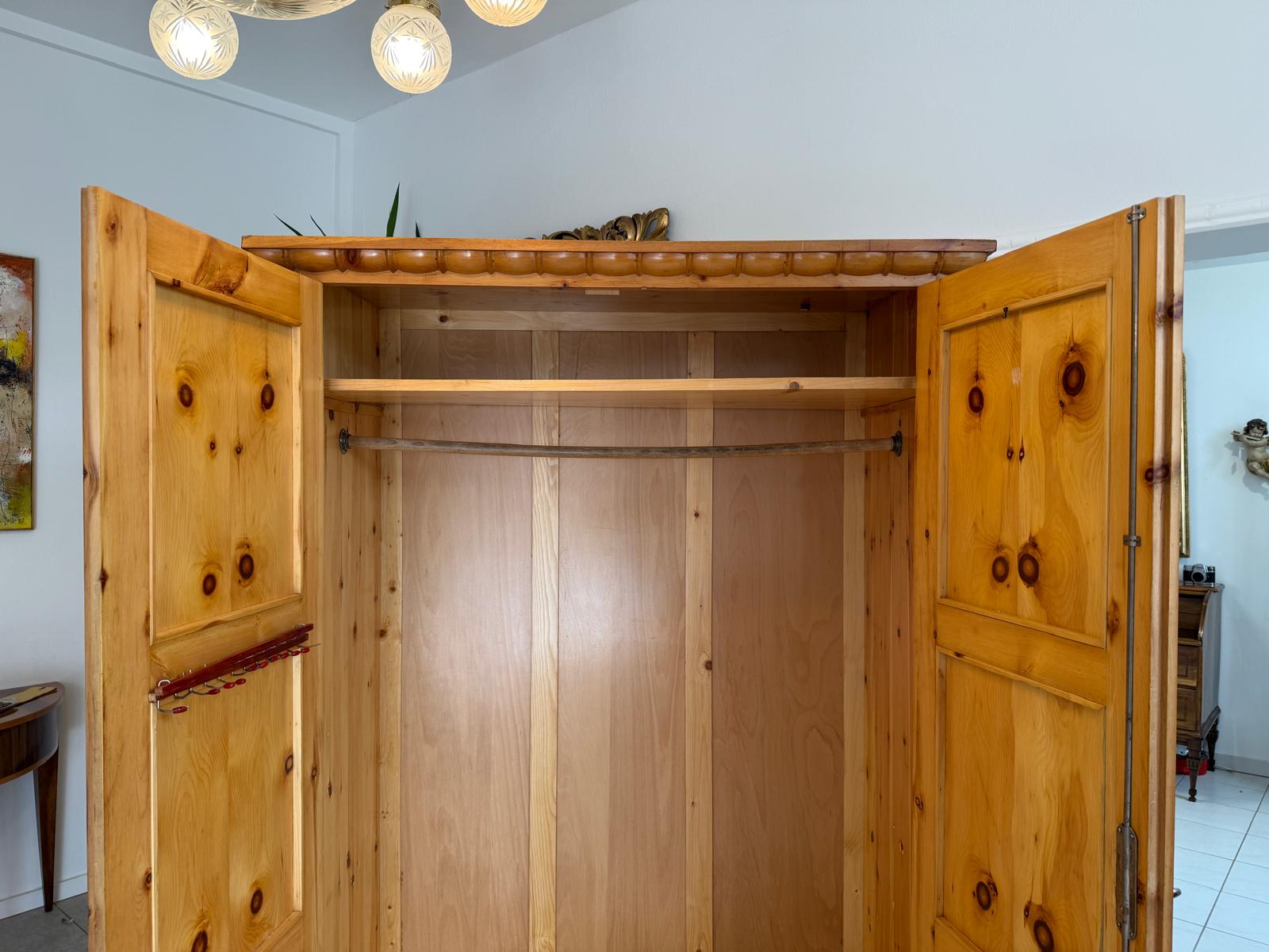 Antiker Zirbenholz Kasten Schrank Kleiderkasten G2173