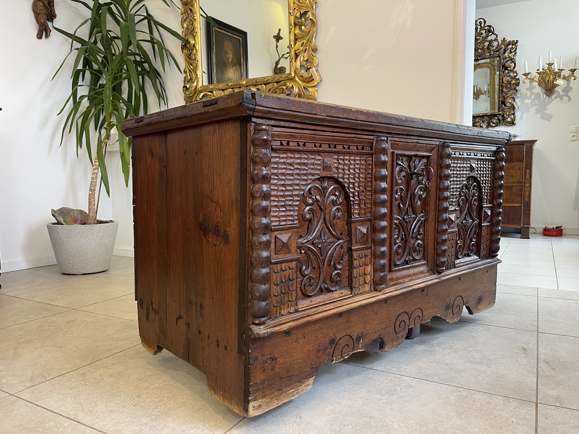Barock-Biedermeier-112 Originale Barock Truhe Beschnitzt Naturholz A4190