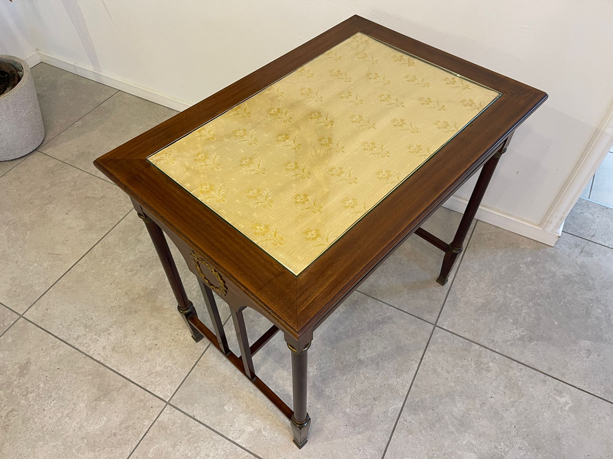 3f5de5a0-440f-4f2a-8933-36991fe46748 Jugendstil Tisch Beistelltisch Designertisch Eichenholz A5125