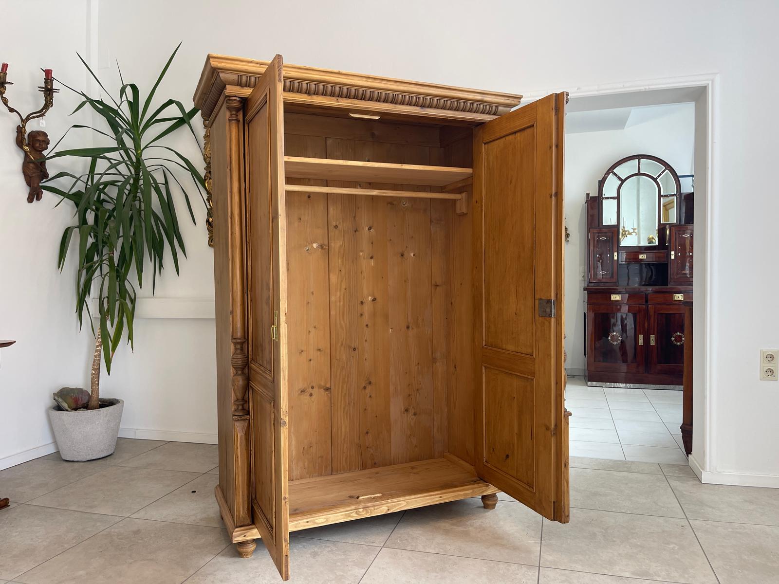 Antiker Steirischer Bauernschrank aus Holz - Gründerzeit Bauernkasten G1354