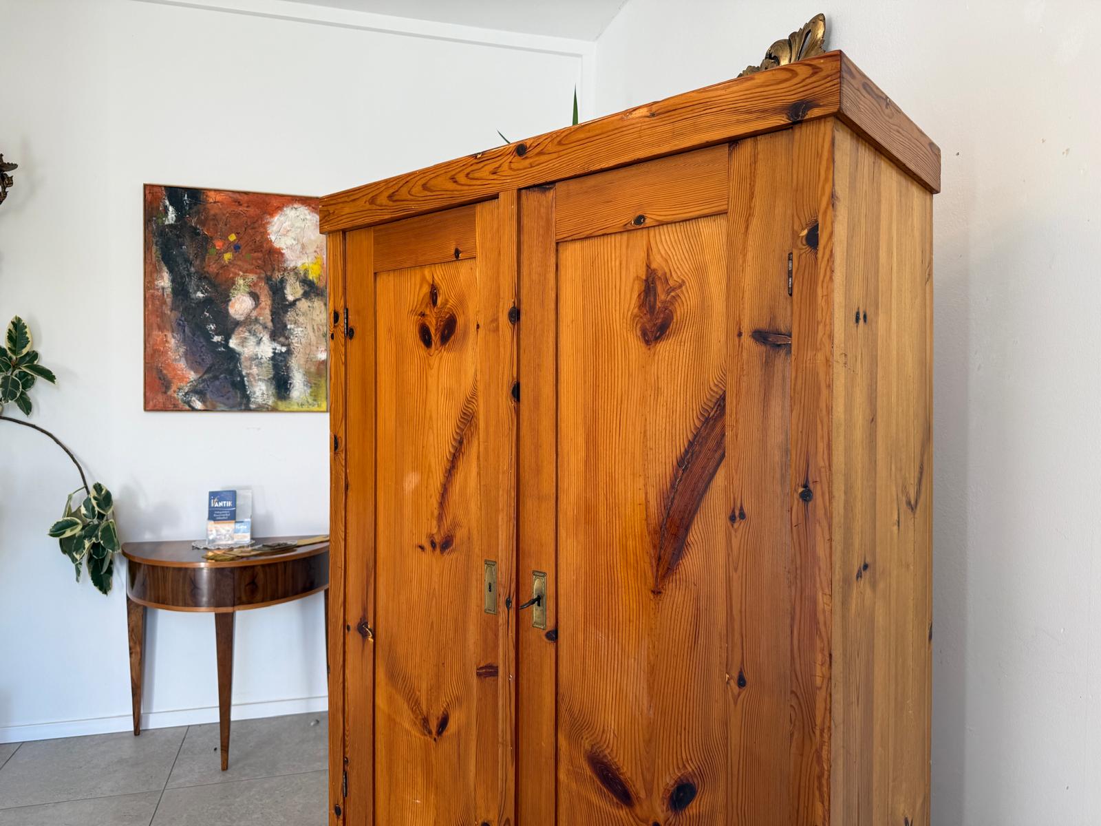 Antiker Zirbenholz Kasten Schrank Kleiderkasten G2151