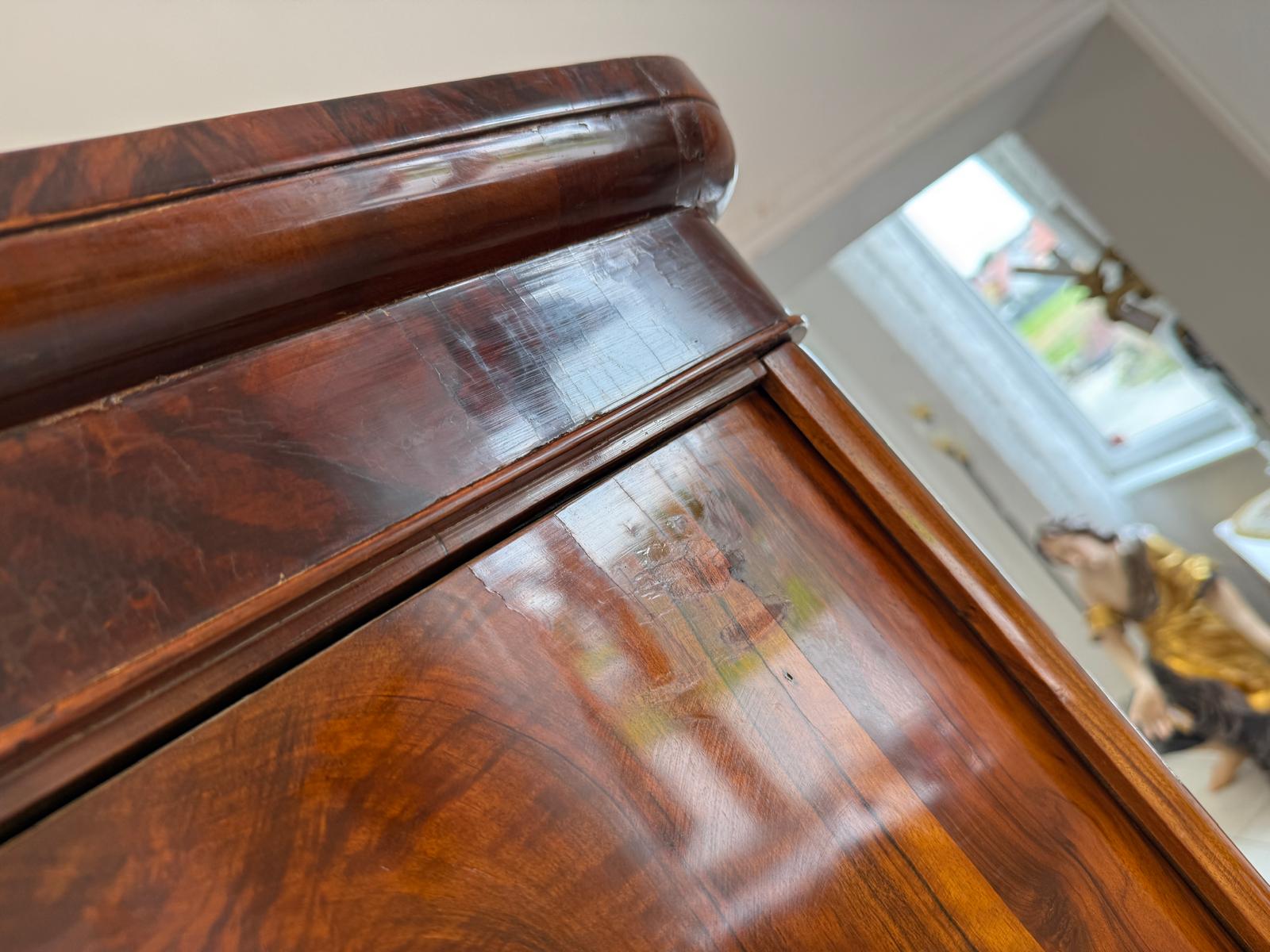 Originaler Biedermeier Schrank mit Nussholz-Furnier Kleiderstange G2075