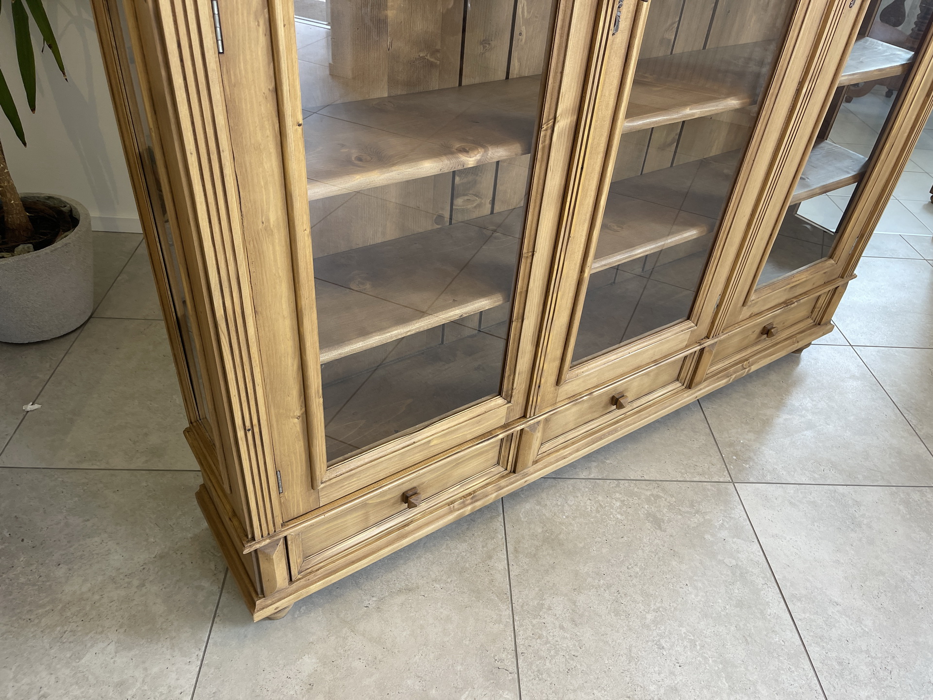 barock_62 Große Vitrine Bauernvitrine Naturholz Bücherschrank A4260