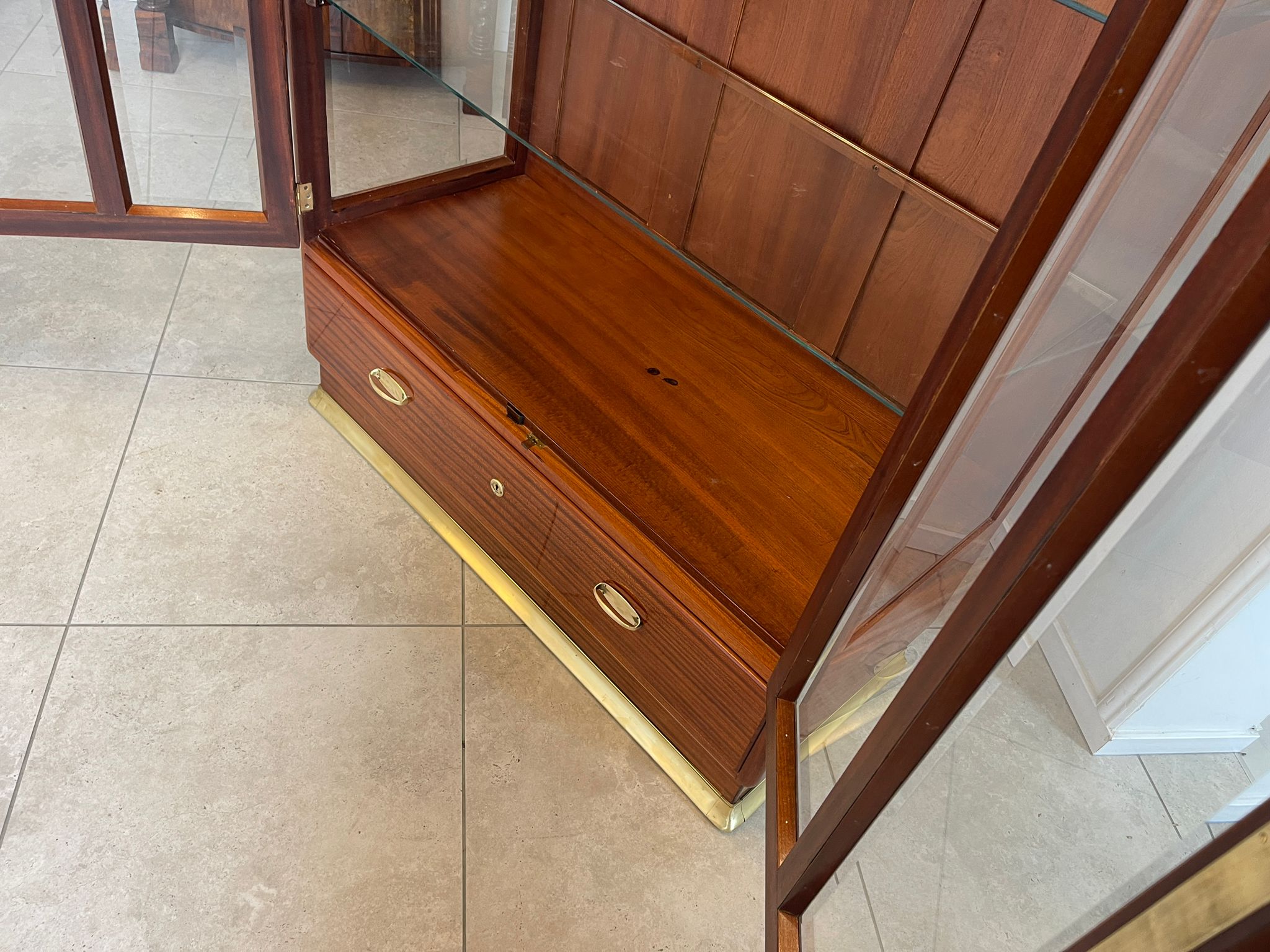 d94a6e75-46d8-4d67-80c6-d59fdc61caa6 Restaurierter Jugendstil Glasschrank Bücherschrank Vitrinenschrank A4930
