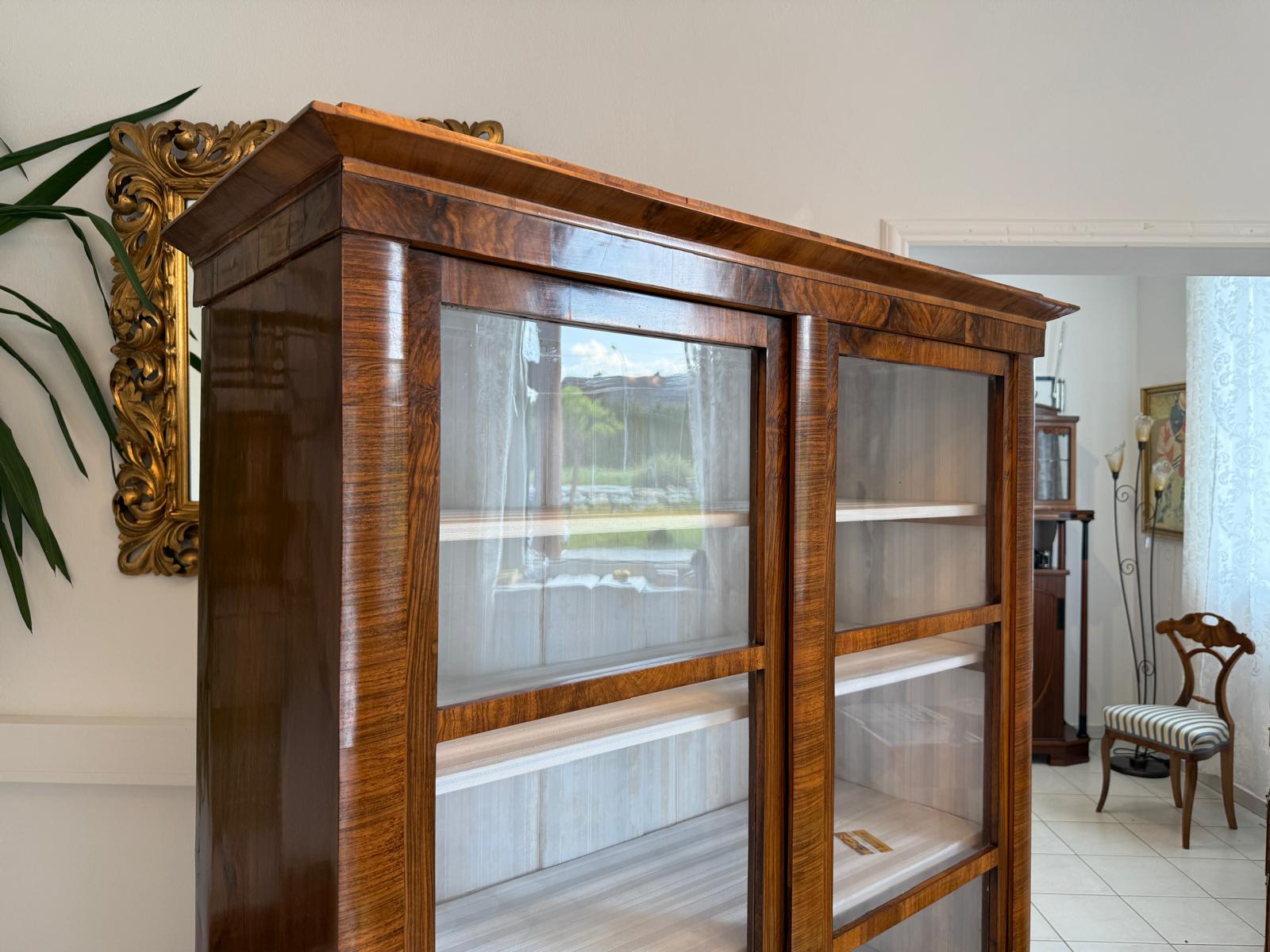 Biedermeier Vitrinenschrank Glasschrank Nussholz Antiquität G1797