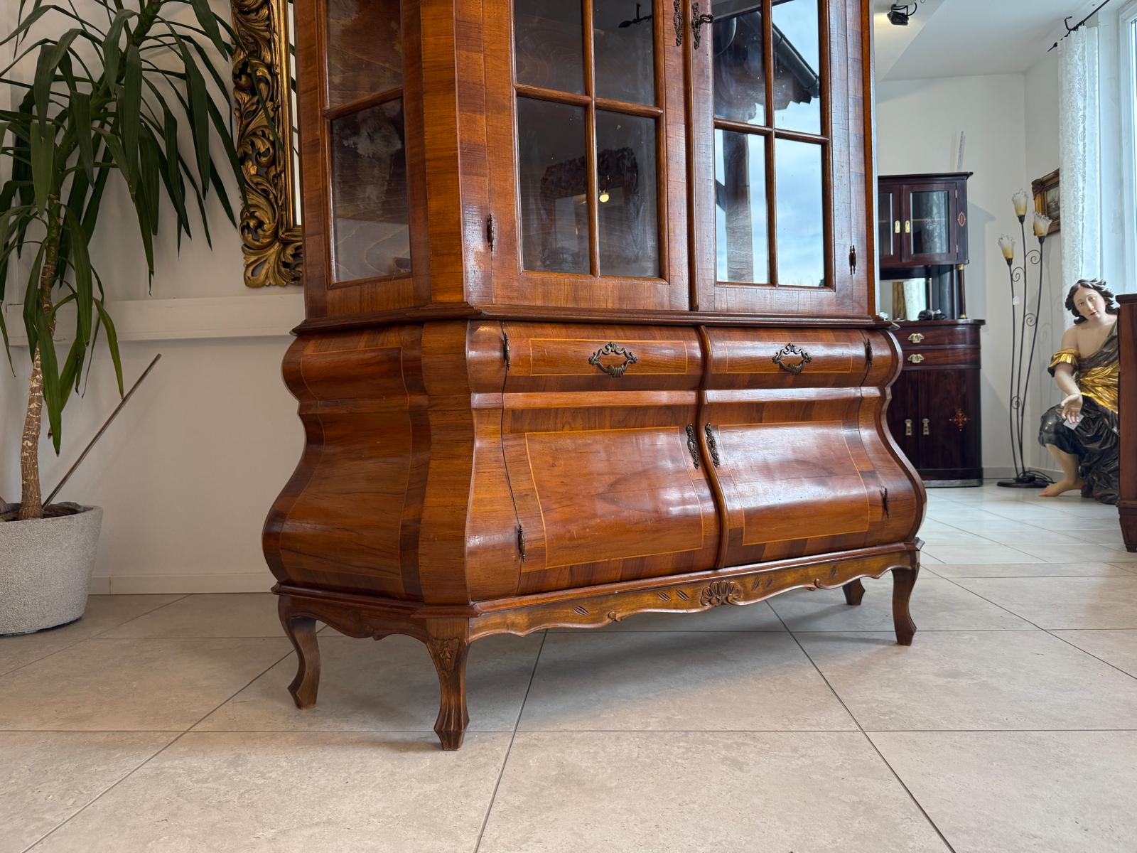 Barockstil Vitrine Intarsiert Nussholz Bücherschrank Stilschrank D2305