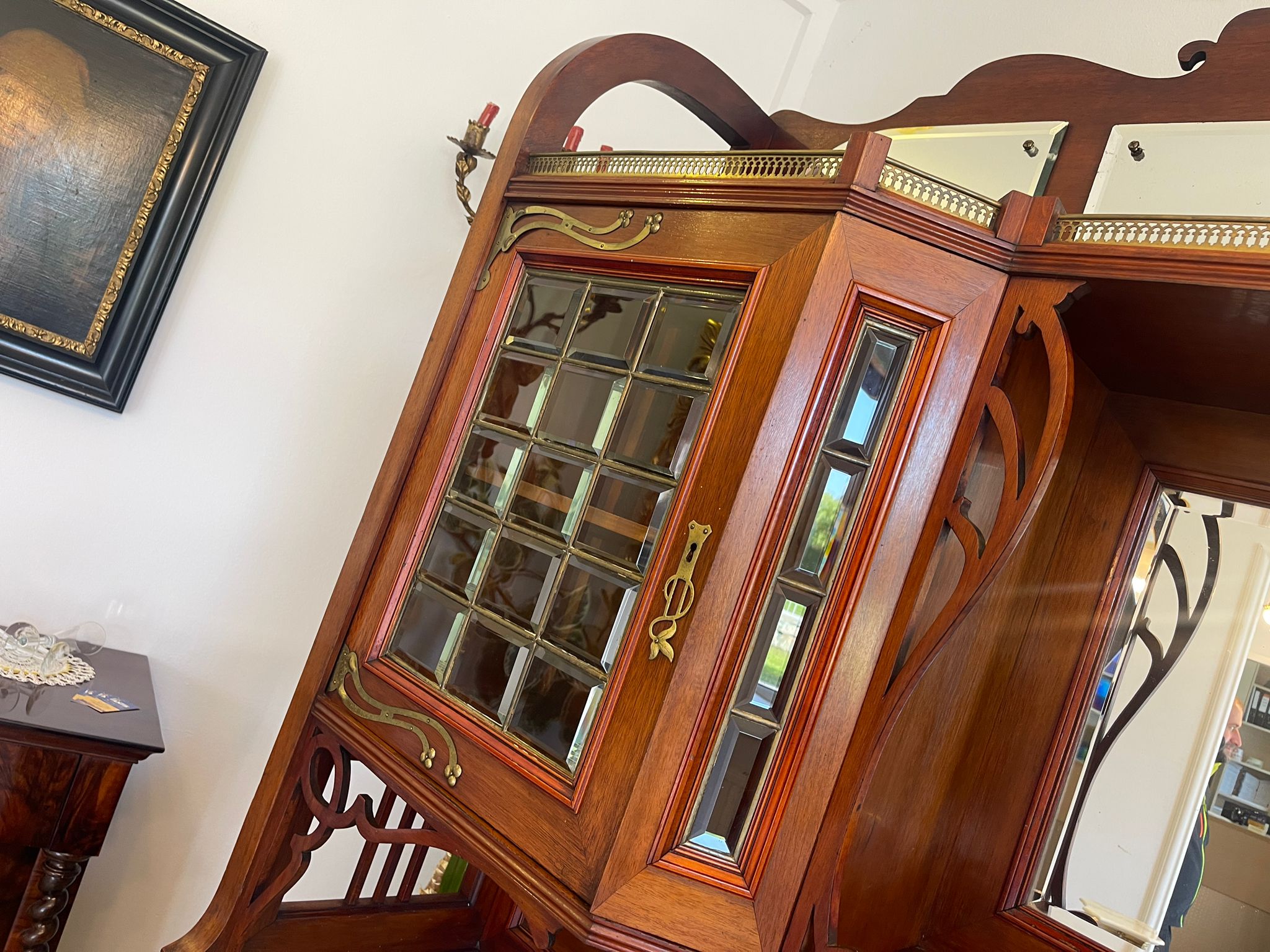 89d51ae5-0b77-484e-99ed-de009c80cd7a Originales Jugendstil Aufsatzbuffet Bücherschrank Vitrinenschrank A4909