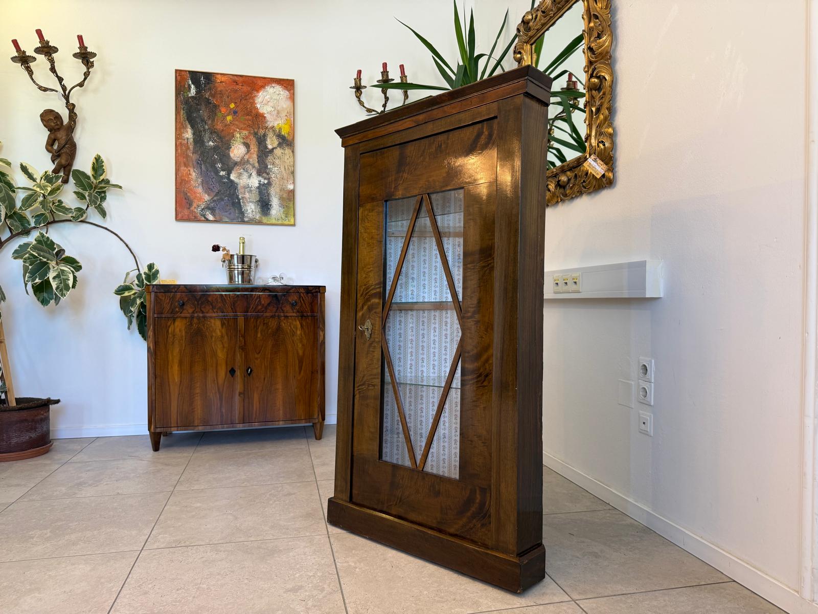 Originale Biedermeier Eckvitrine Bücherschrank Nussholz G1992