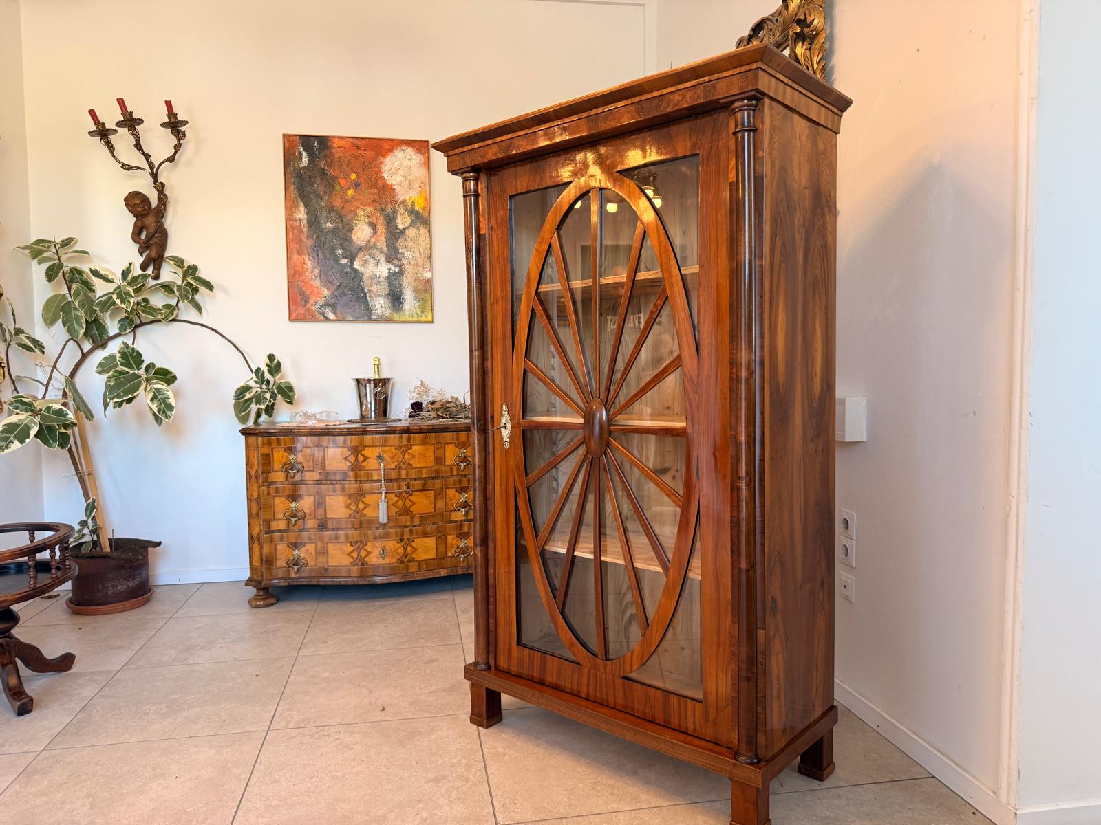 Biedermeier Vitrine Sonnenvitrine Bibliotheksschrank Nussholz Restauriert D2767