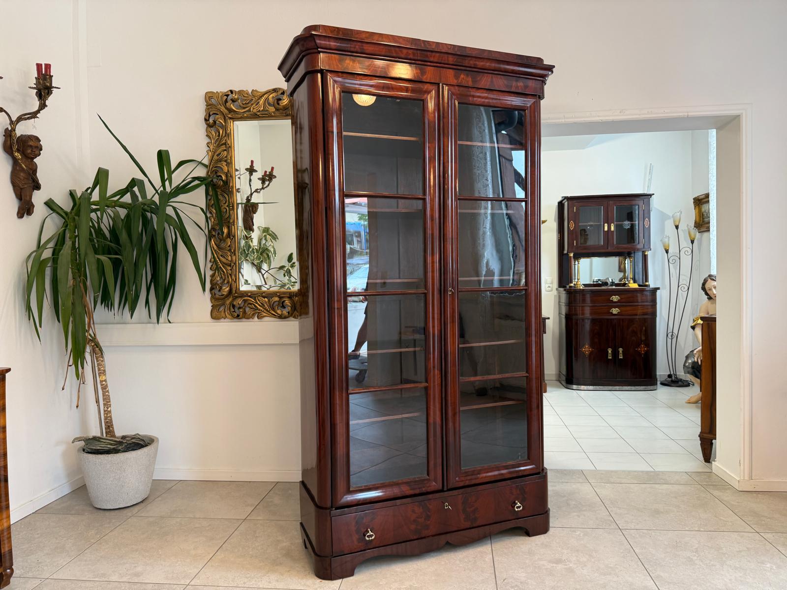 SALE Restaurierte Spätbiedermeier Vitrine Bücherschrank Mahagonie D2875