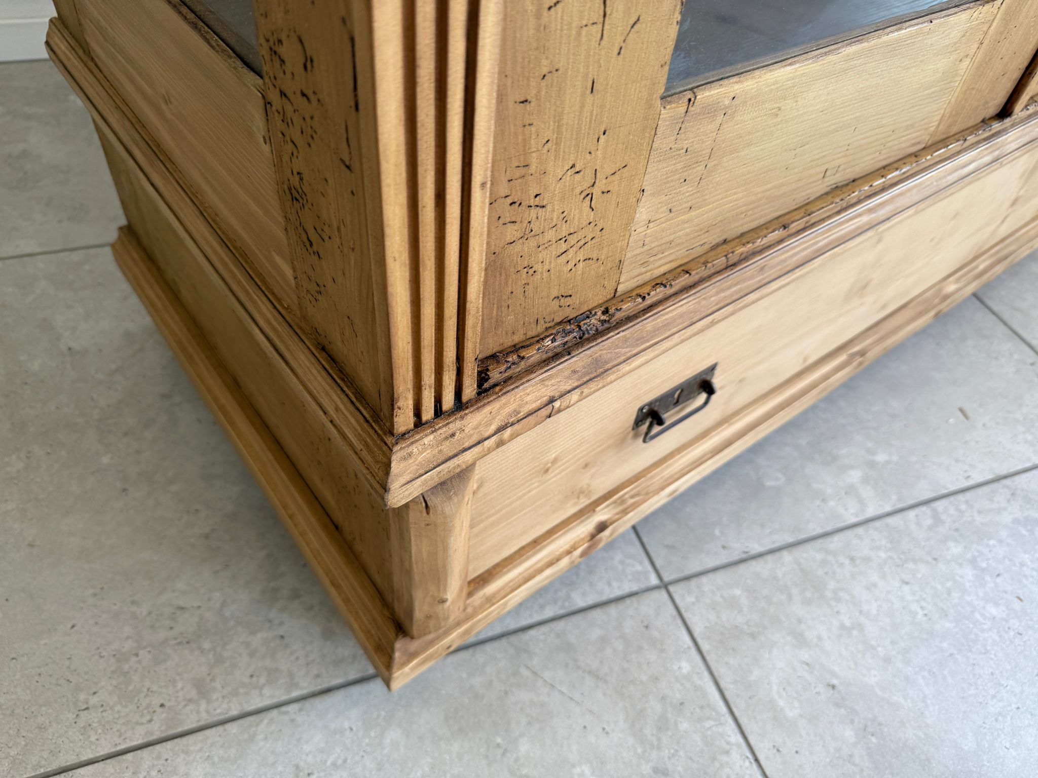 Bäuerliche Vitrine Bauernvitrine Bauernschrank Naturholz Bücherschrank Bauernmöbel A5132