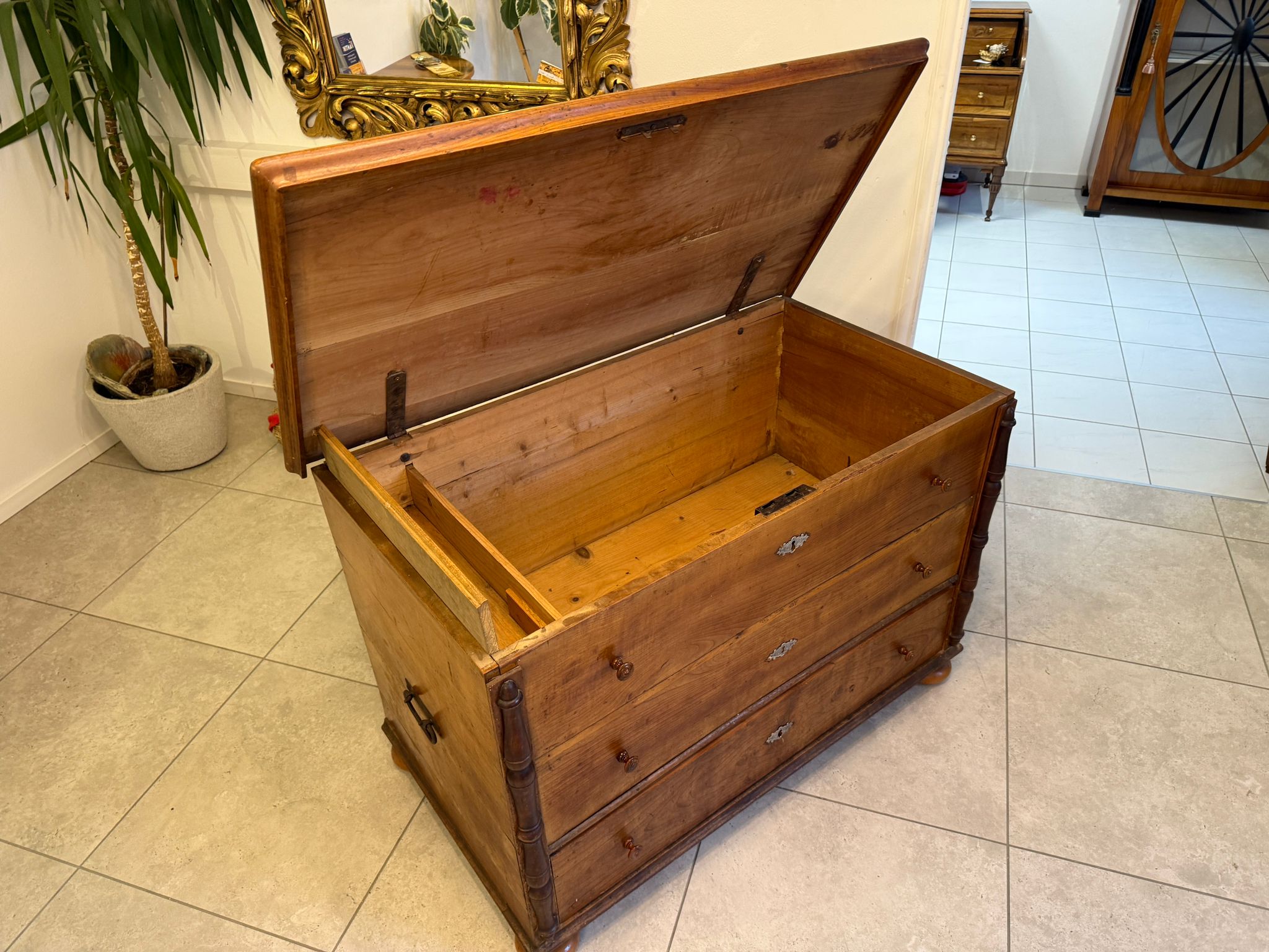 Urige handbemalte Tiroler Truhe Landhaustruhe Bauerntruhe G2311