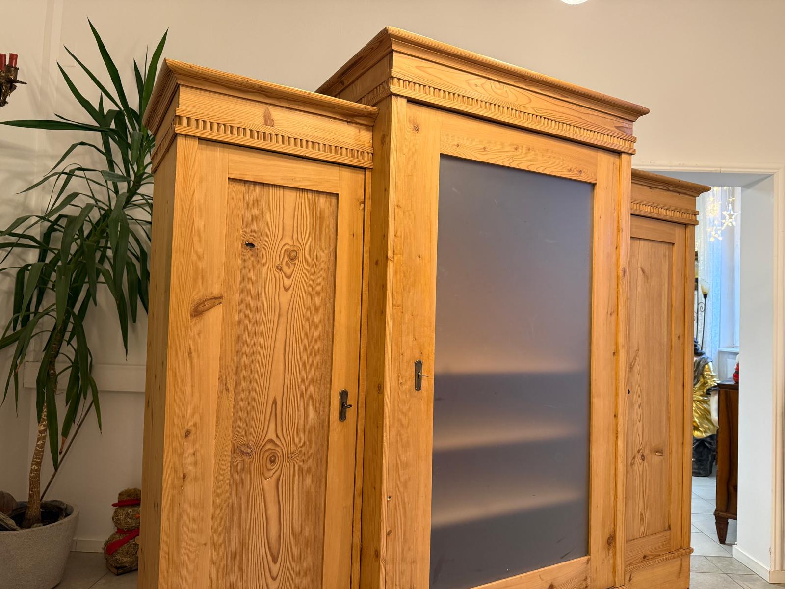 Originaler 3 teiliger Gründerzeit Garderobenschrank Weichholz Antiquität G2401