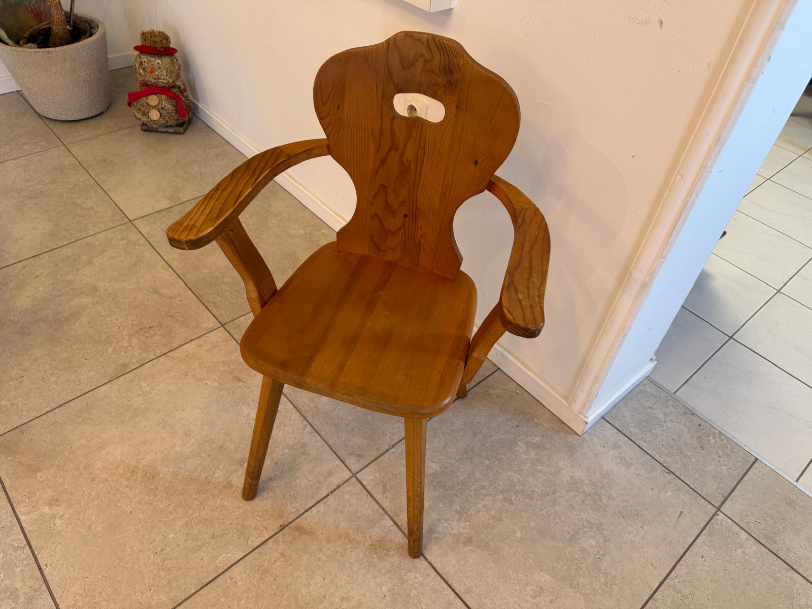 Bäuerlicher Bauernsessel Armlehnstuhl Stuhl Herzerlsessel 1 Stück G2404