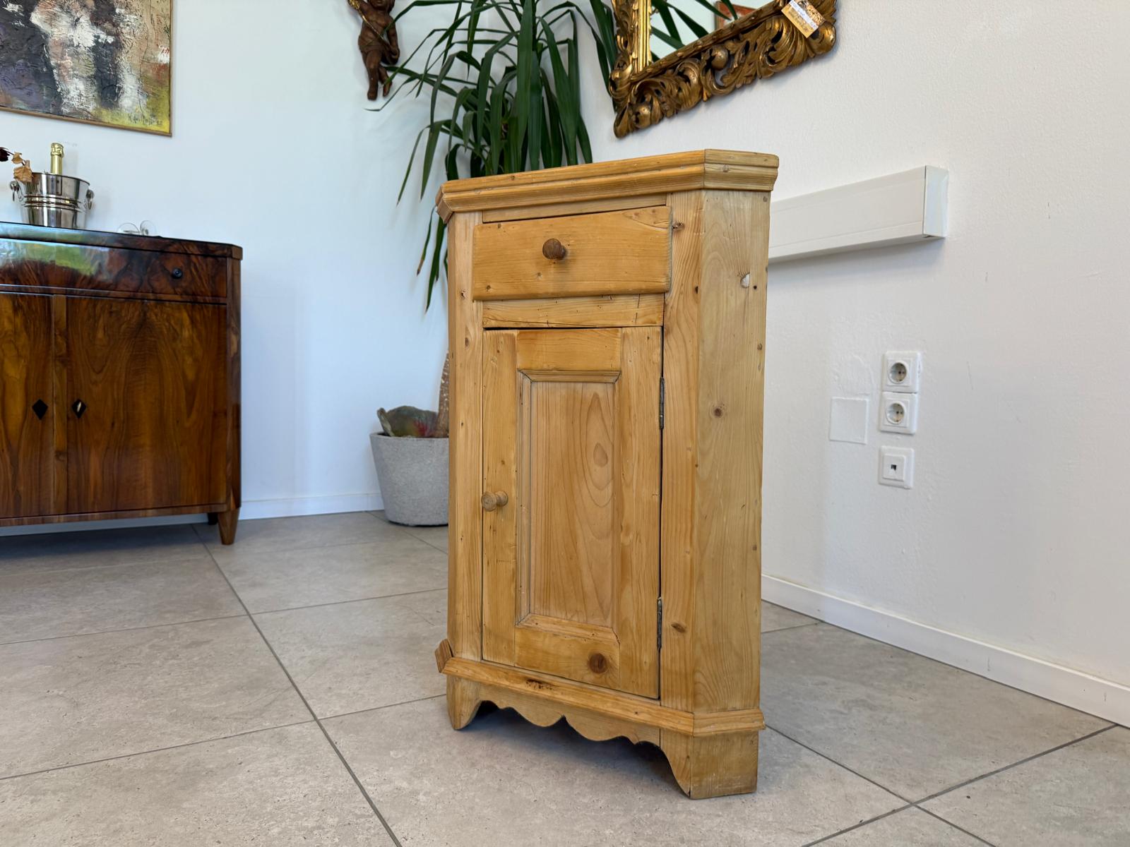 Bäuerliches Eckkasterl Eckanrichte Eckmöbel Bauernchrank G1980