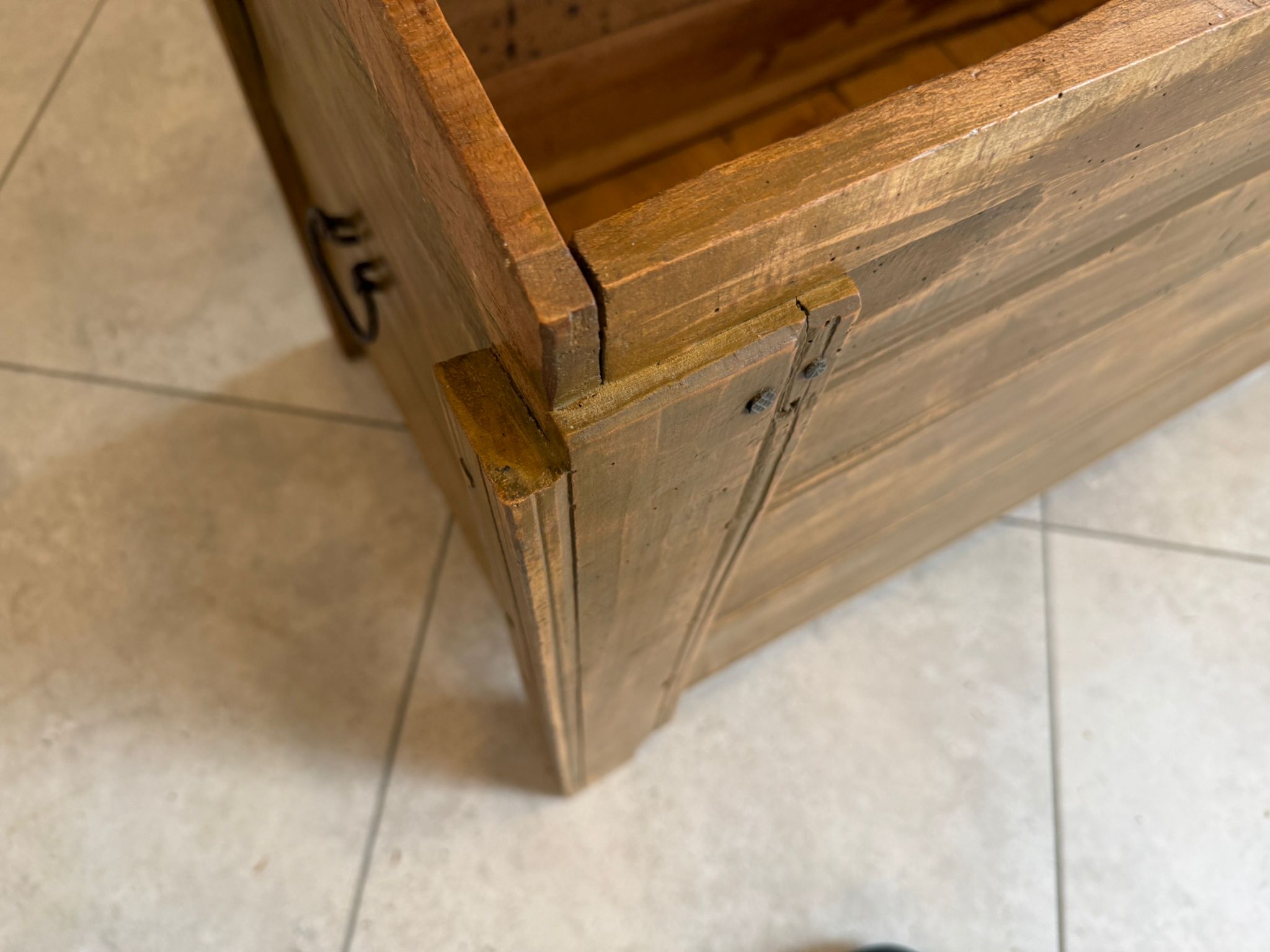 romanische Bauerntruhe Giebeltruhe Holztruhe E2182