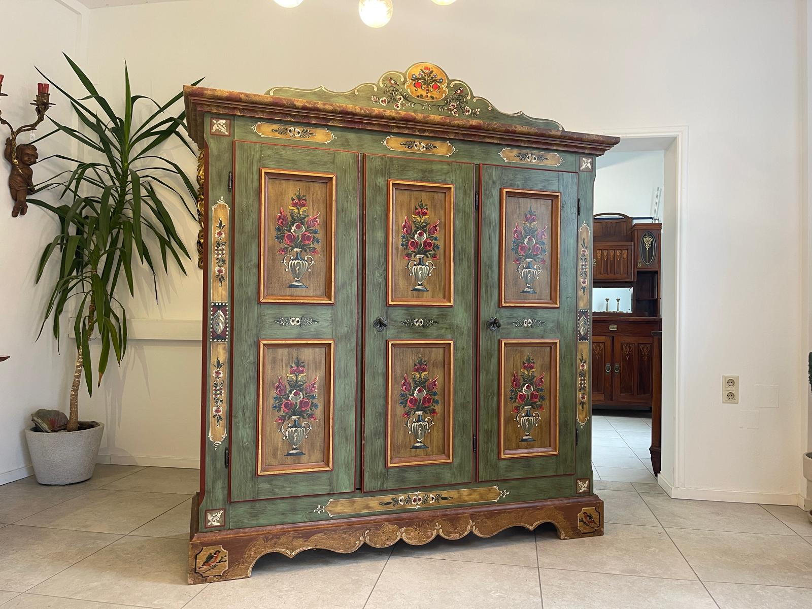 Handbemalter Voglauer Schrank Bauernschrank Anno 1800 Altgrün G1603