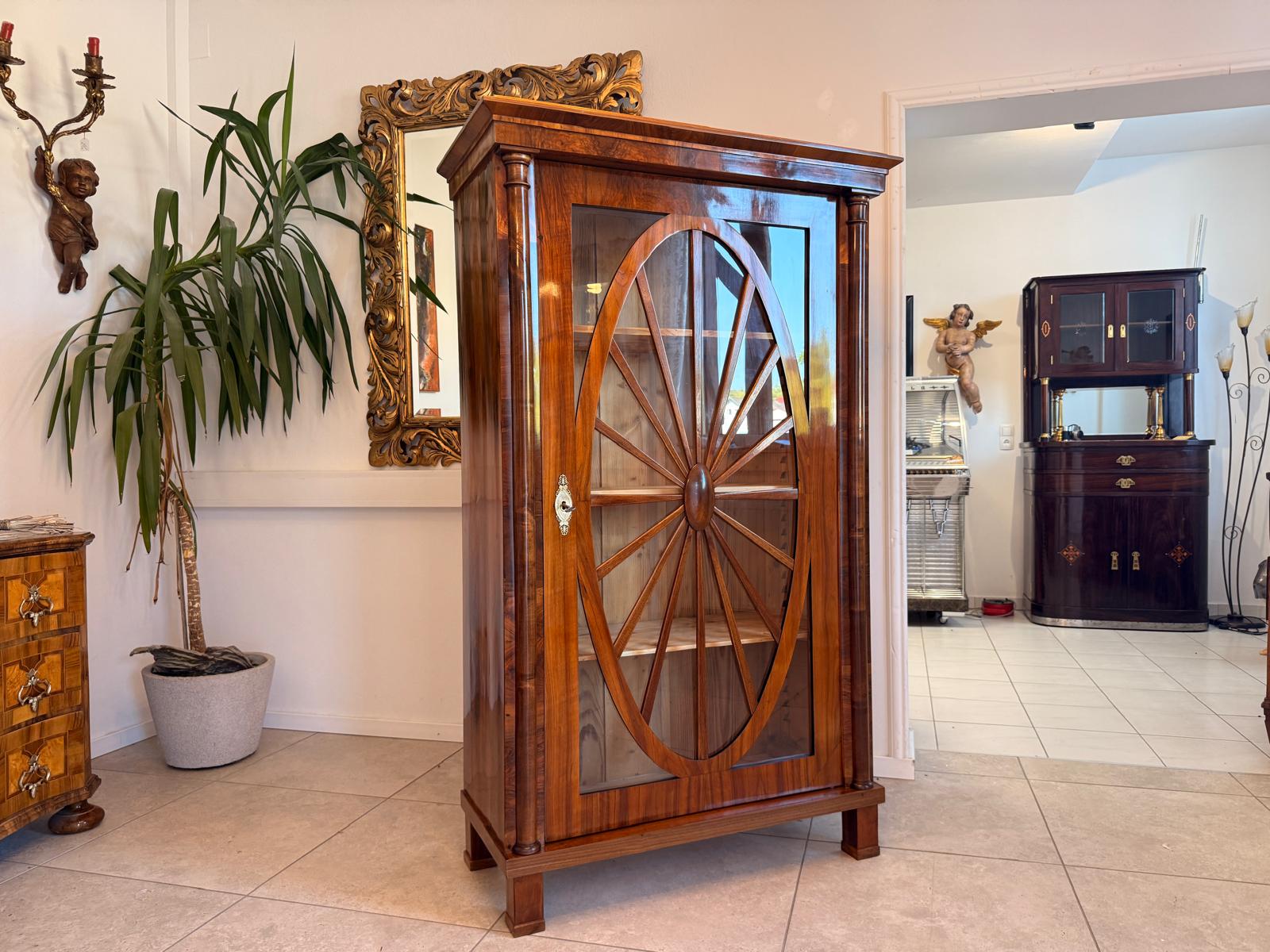 Biedermeier Vitrine Sonnenvitrine Bibliotheksschrank Nussholz Restauriert D2767
