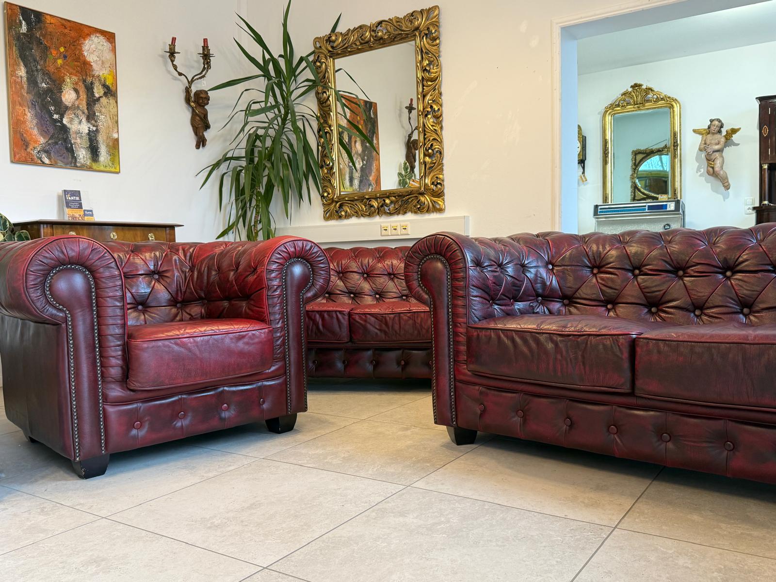 Chesterfield Ensemble 3 teilig Ledersofa Fauteuils Clubmöbel Cultmöbel D2302