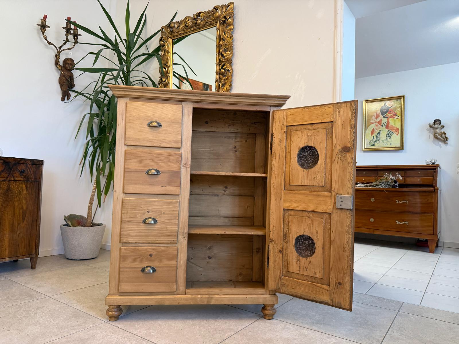 Bäuerlicher Brotschrank Almerschrank Speiskasten Bauernkasten G1929