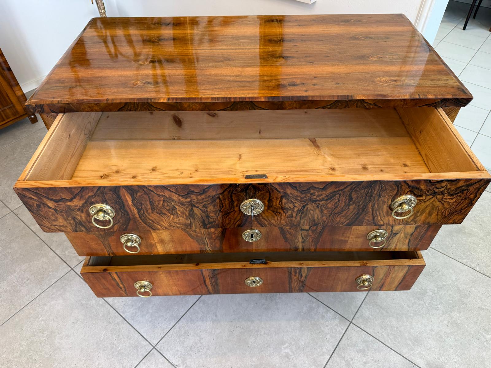 Biedermeier Kommode Nussholz Furniert Restauriert Antiquität um 1820 D2925