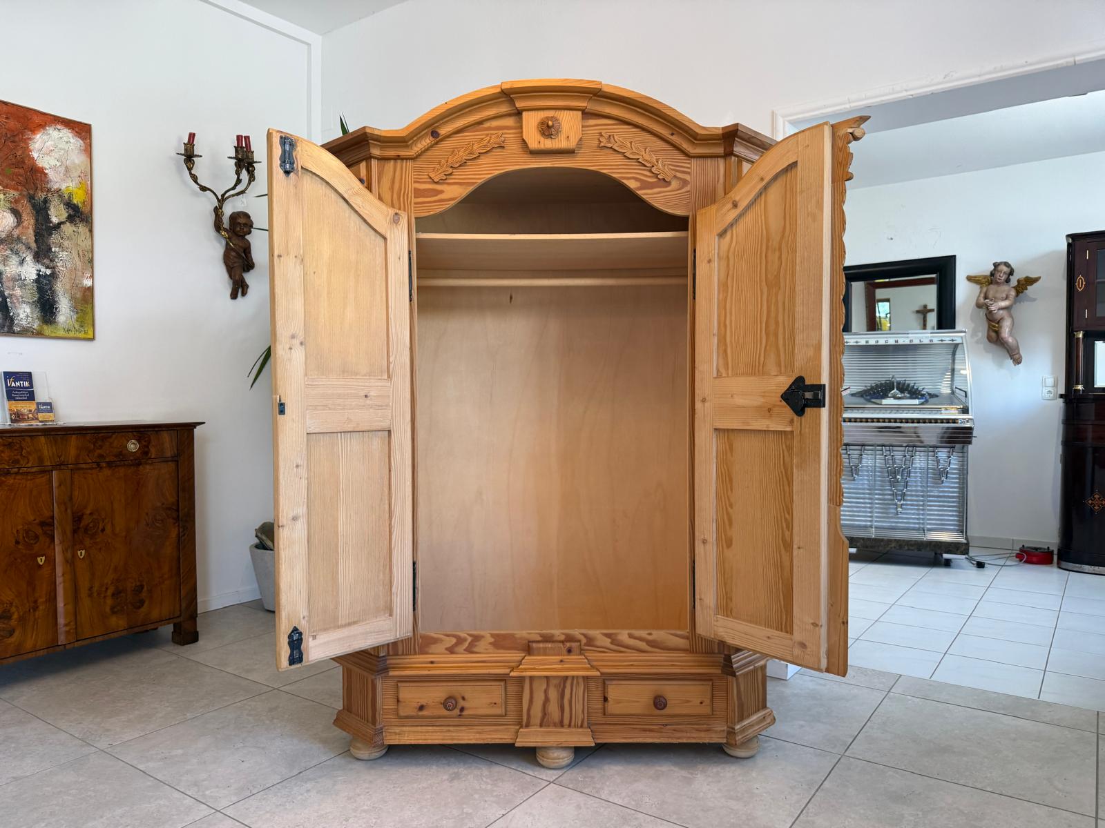 Bauernschrank Landhausschrank Barockstil Kleiderkasten Weichholz Alt & Antik D2514
