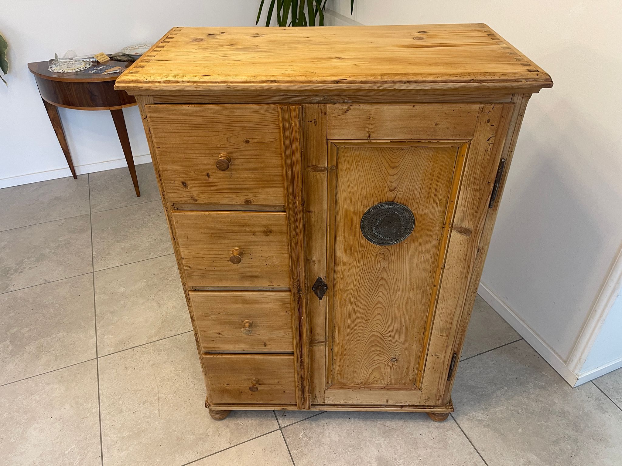 Alter uriger Brotschrank Almerschrank Alma, Vorratsschrank G1158