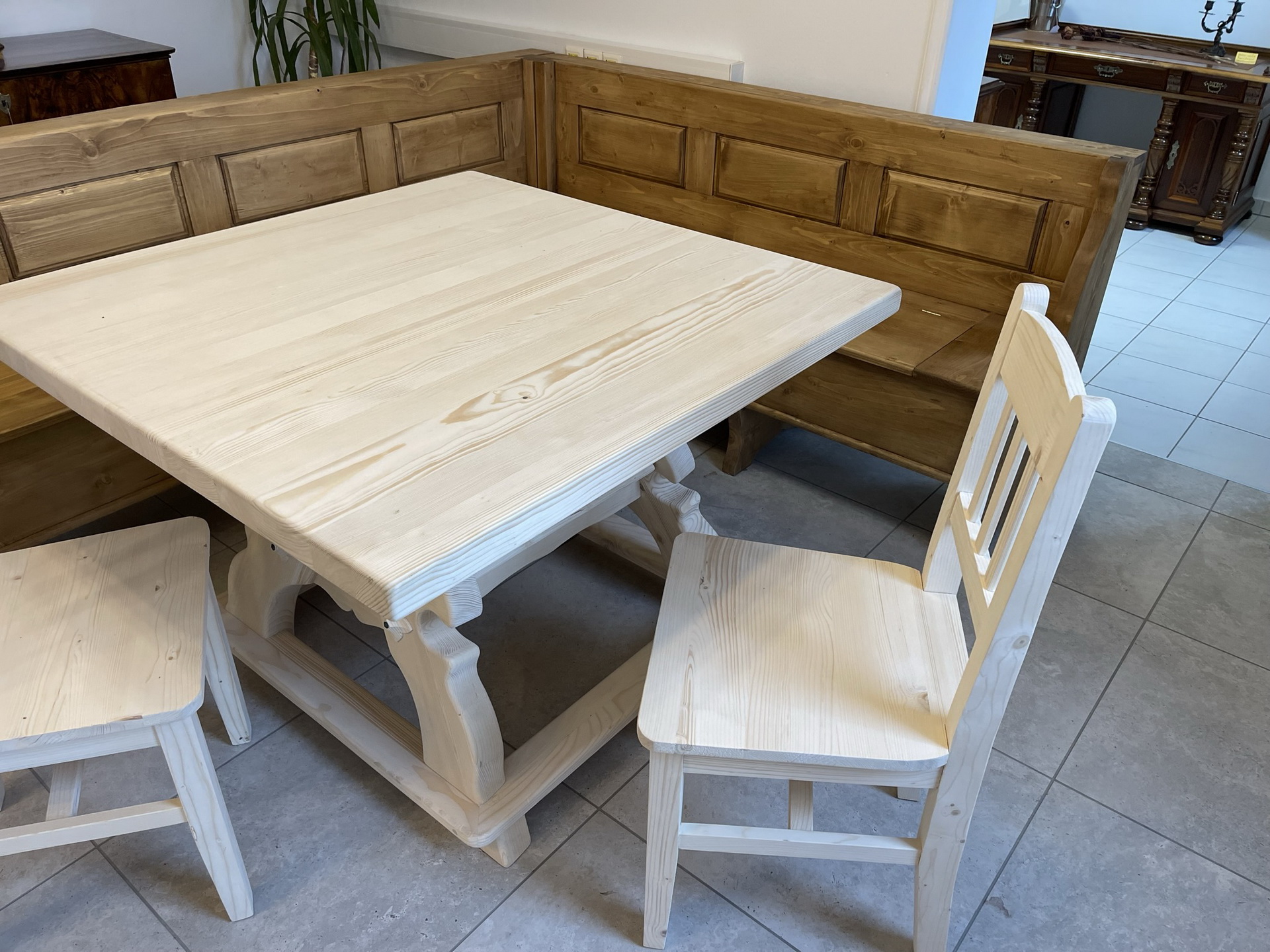 bauernmobel_24 Landhausstil Eckbankgruppe aus Holz mit Jogltisch und 2 Sesseln - Bauernmöbel B1053