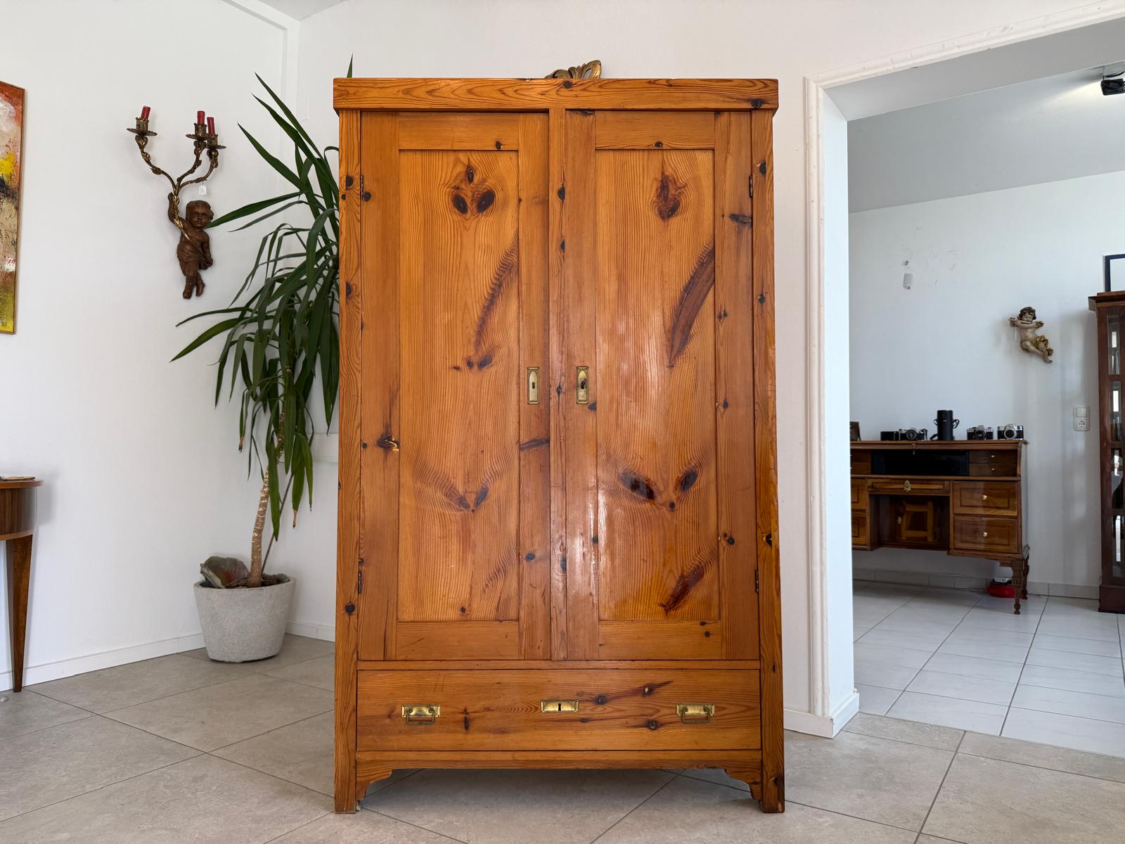 Antiker Zirbenholz Kasten Schrank Kleiderkasten G2151