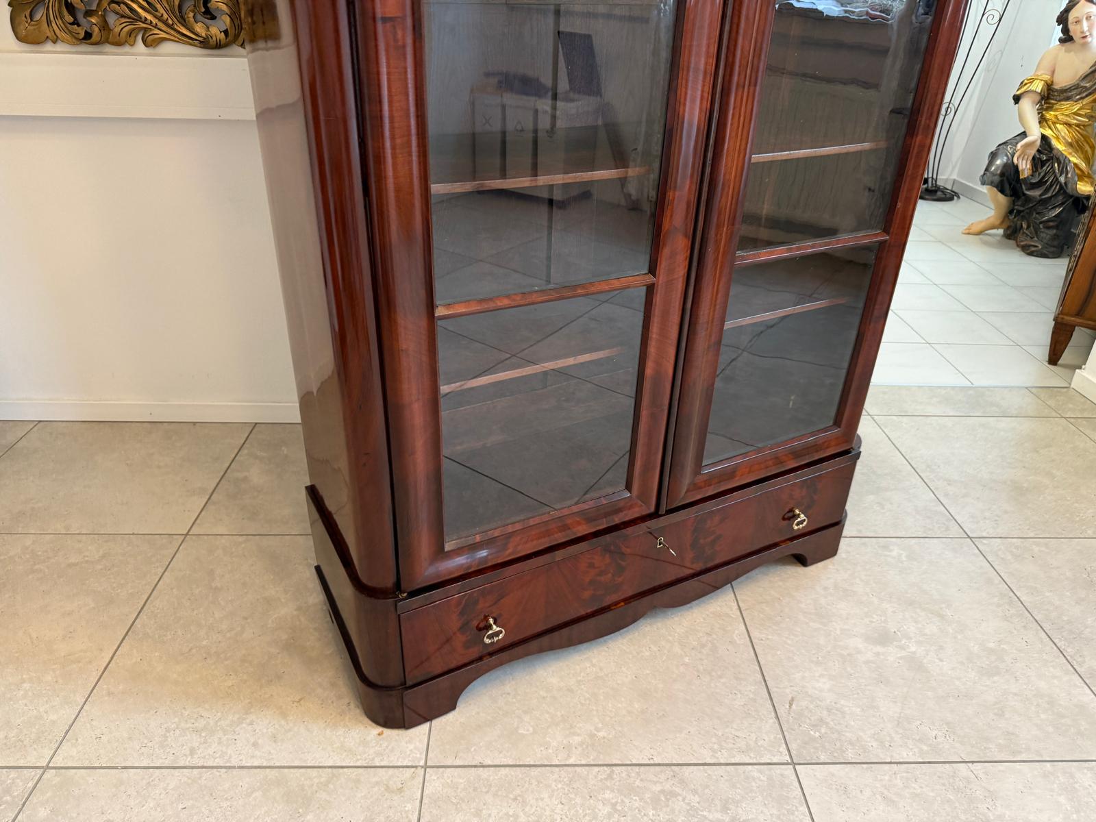 SALE Restaurierte Spätbiedermeier Vitrine Bücherschrank Mahagonie D2875