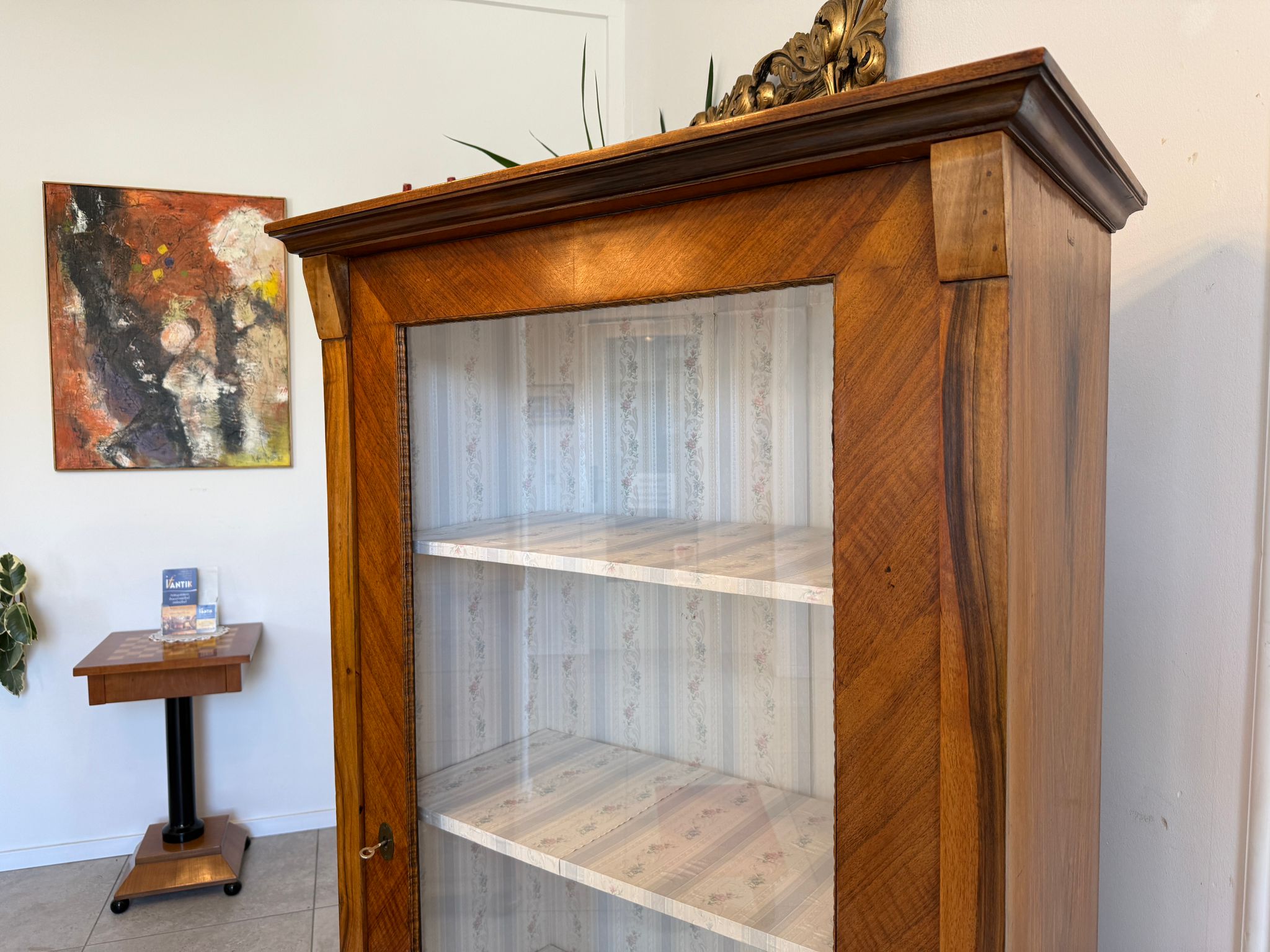 Biedermeier Vitrinenschrank Glasschrank Nussholz Kleiderschrank D2280
