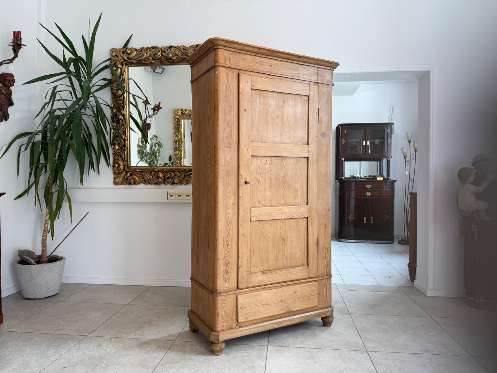 Bäuerlicher Kleiderschrank Naturholz Bauernschrank Bauernmöbel Kasten D2412